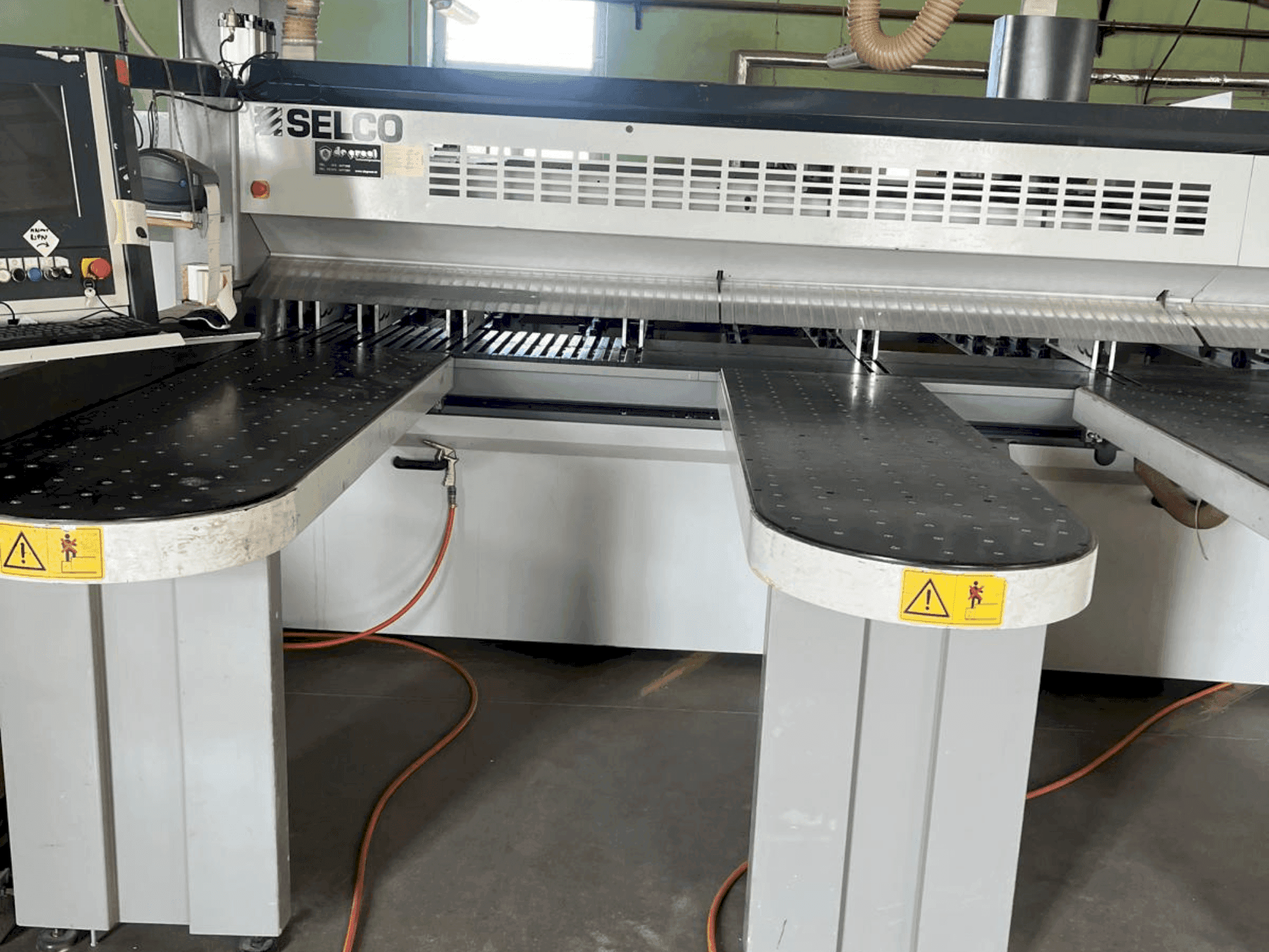 Koneen SELCO WN750 etunäkymä