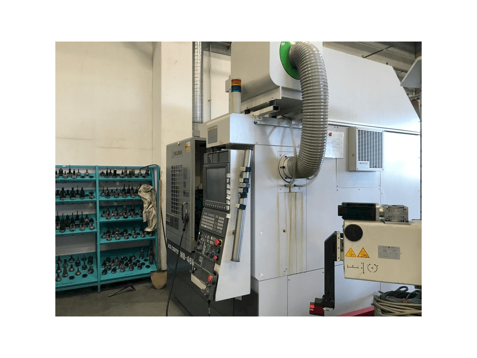Koneen Okuma MB 46 VAE oikean sivun näkymä