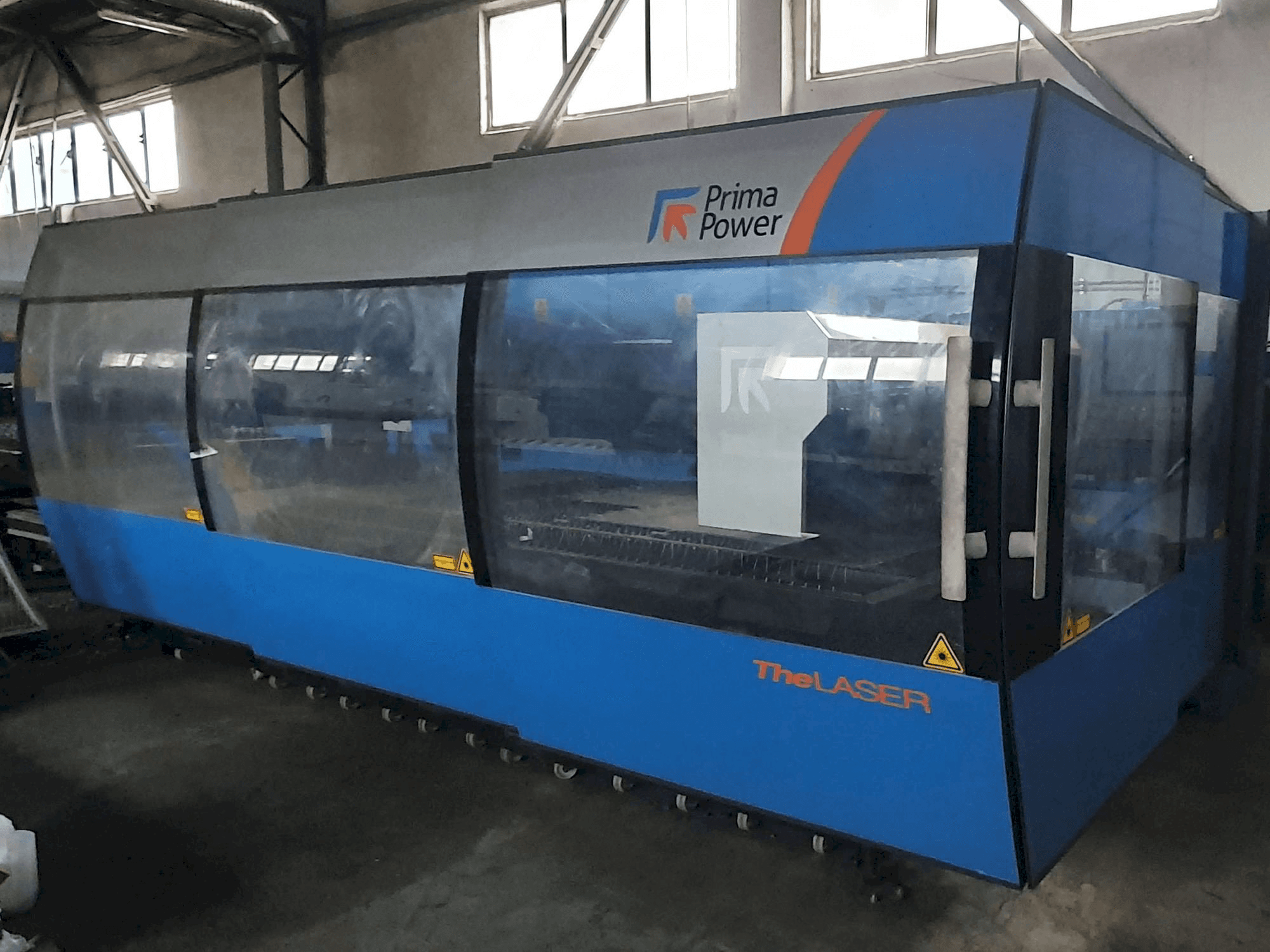 Koneen Prima Power Platino 1530 etunäkymä