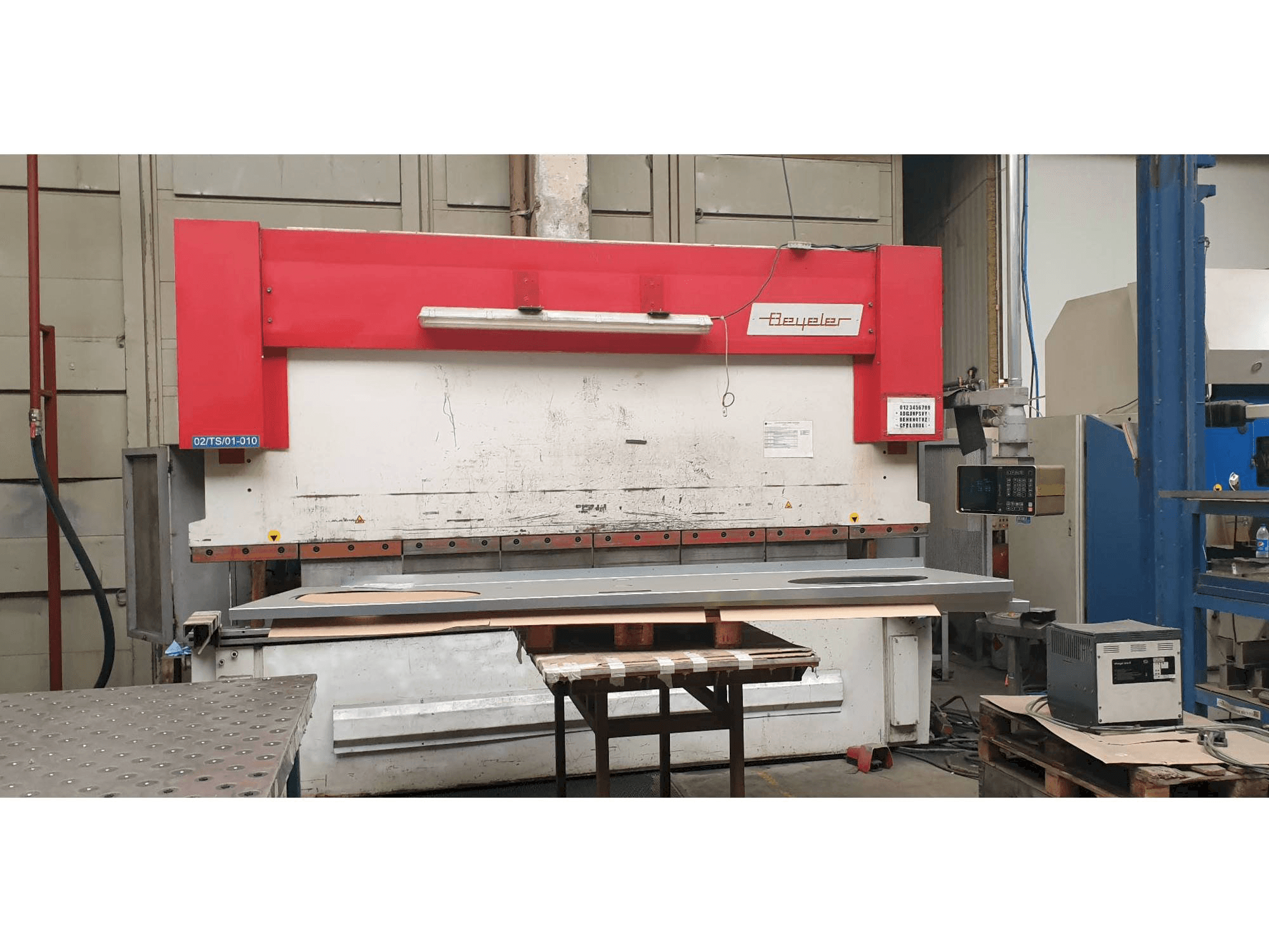 Koneen BEYELER RT 250x4100 etunäkymä