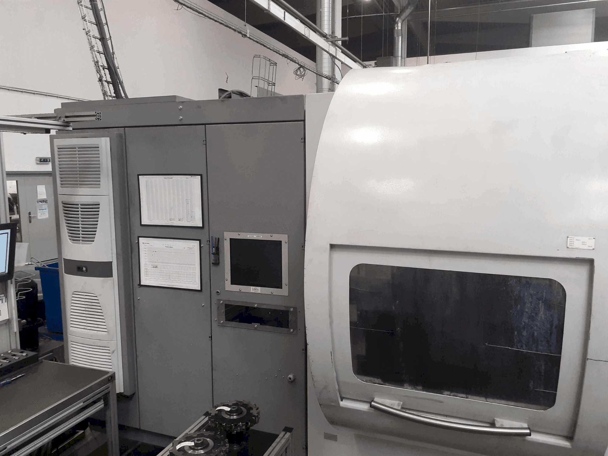 Koneen DECKEL MAHO DMC 80 H etunäkymä