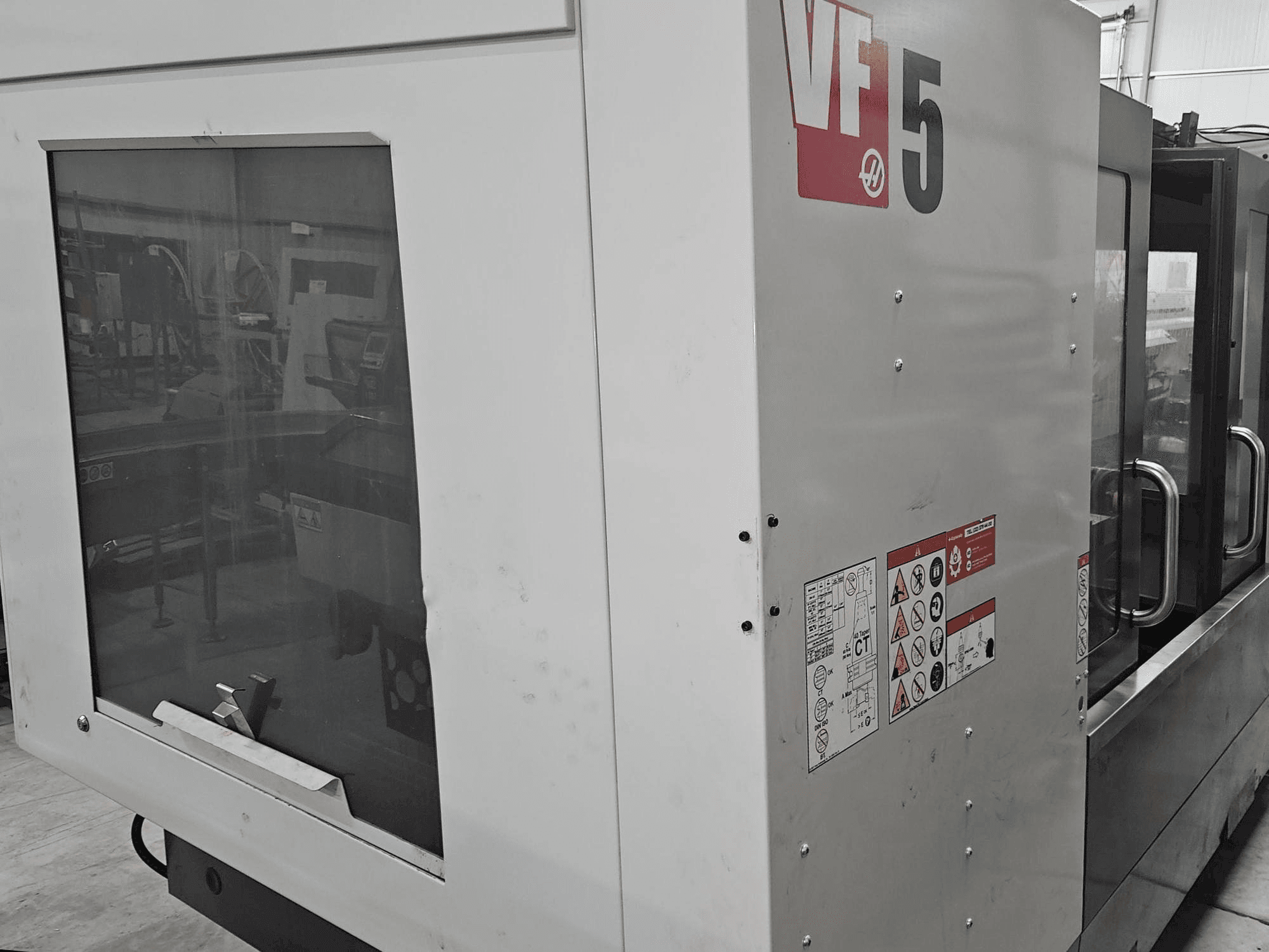 Koneen HAAS VF-5/40 etunäkymä
