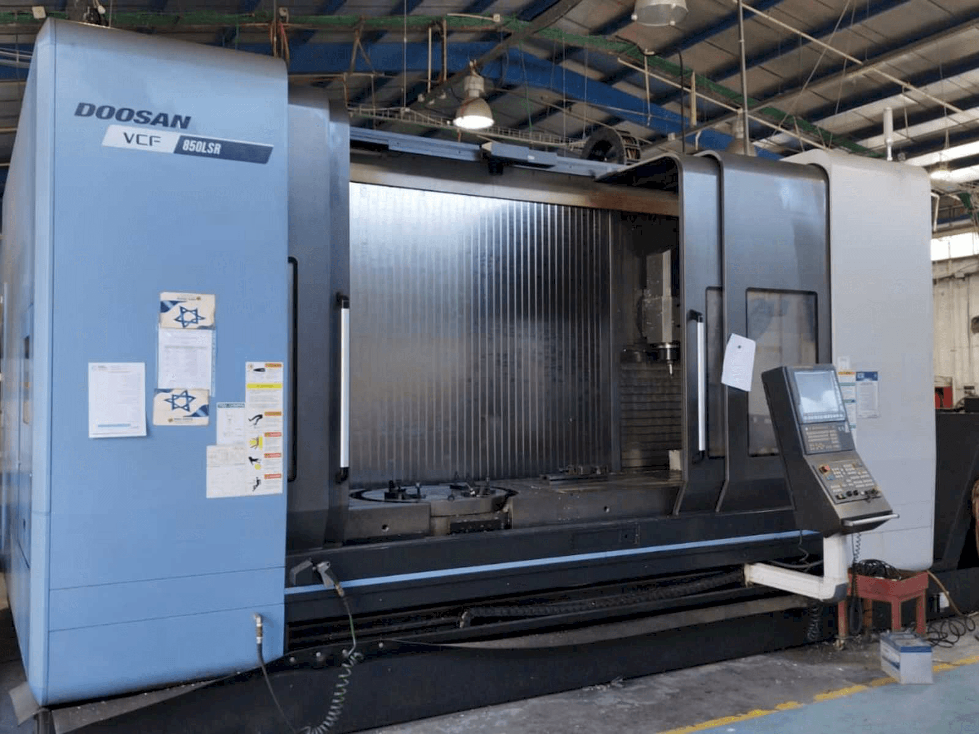 Koneen Doosan VCF 850LSR etunäkymä