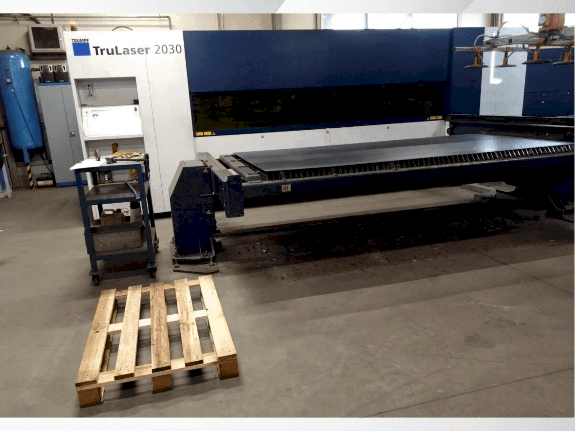 Koneen TRUMPF TruLaser 2030 Fiber etunäkymä