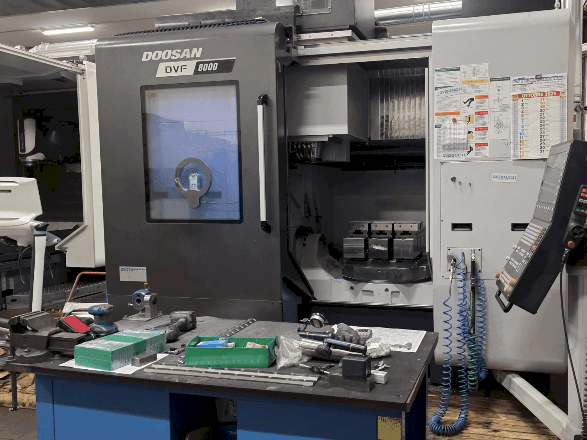 Koneen DOOSAN DVF 8000 etunäkymä