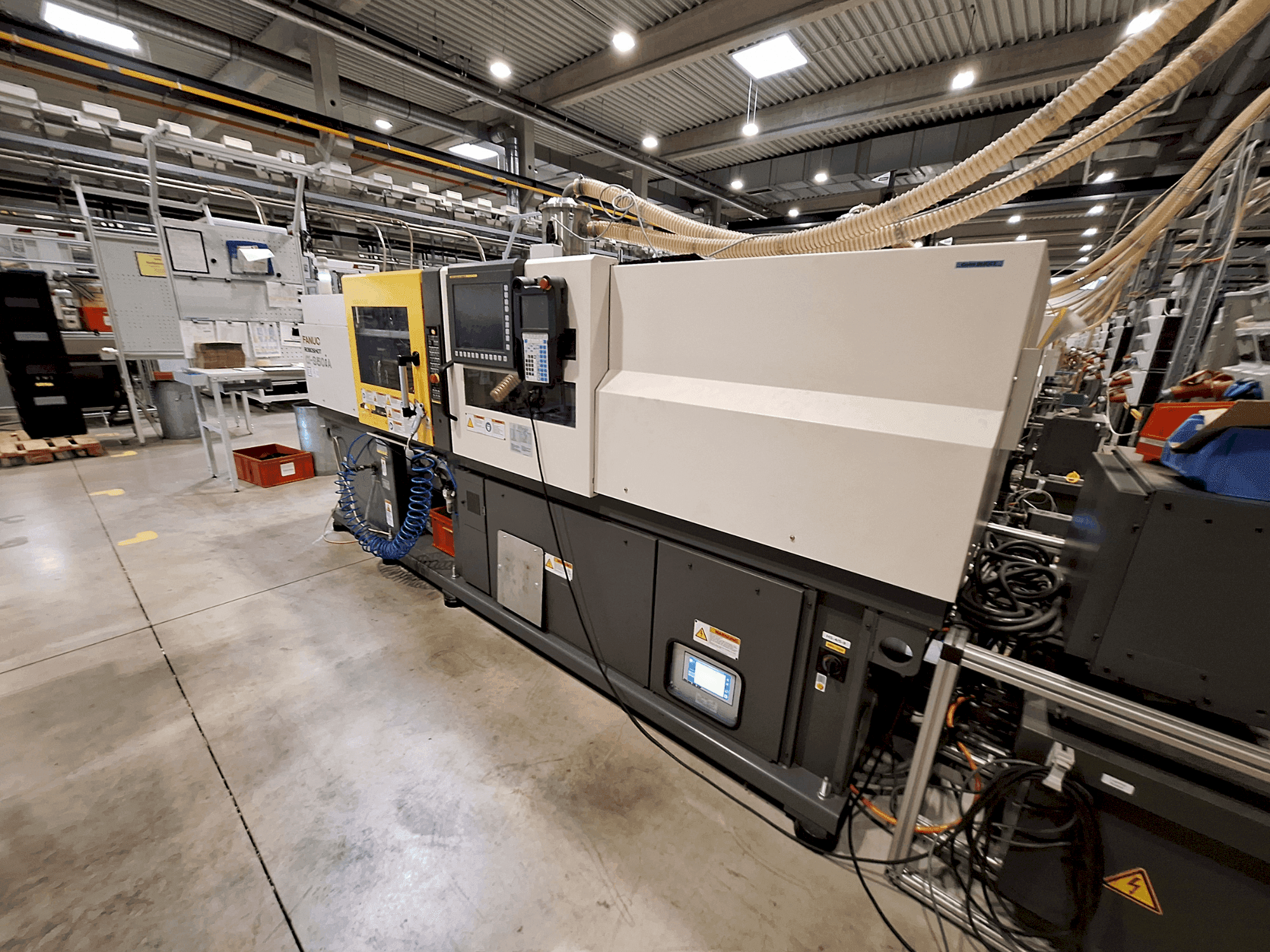 Koneen FANUC Roboshot S50iA etunäkymä