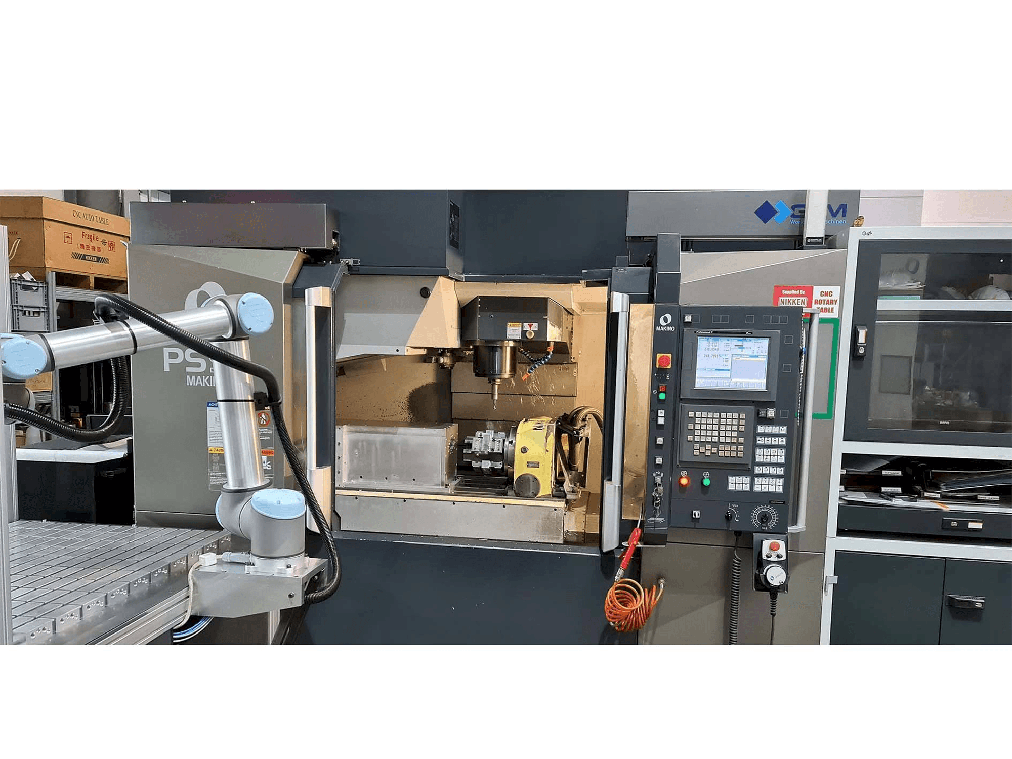 Koneen Makino PS95 etunäkymä