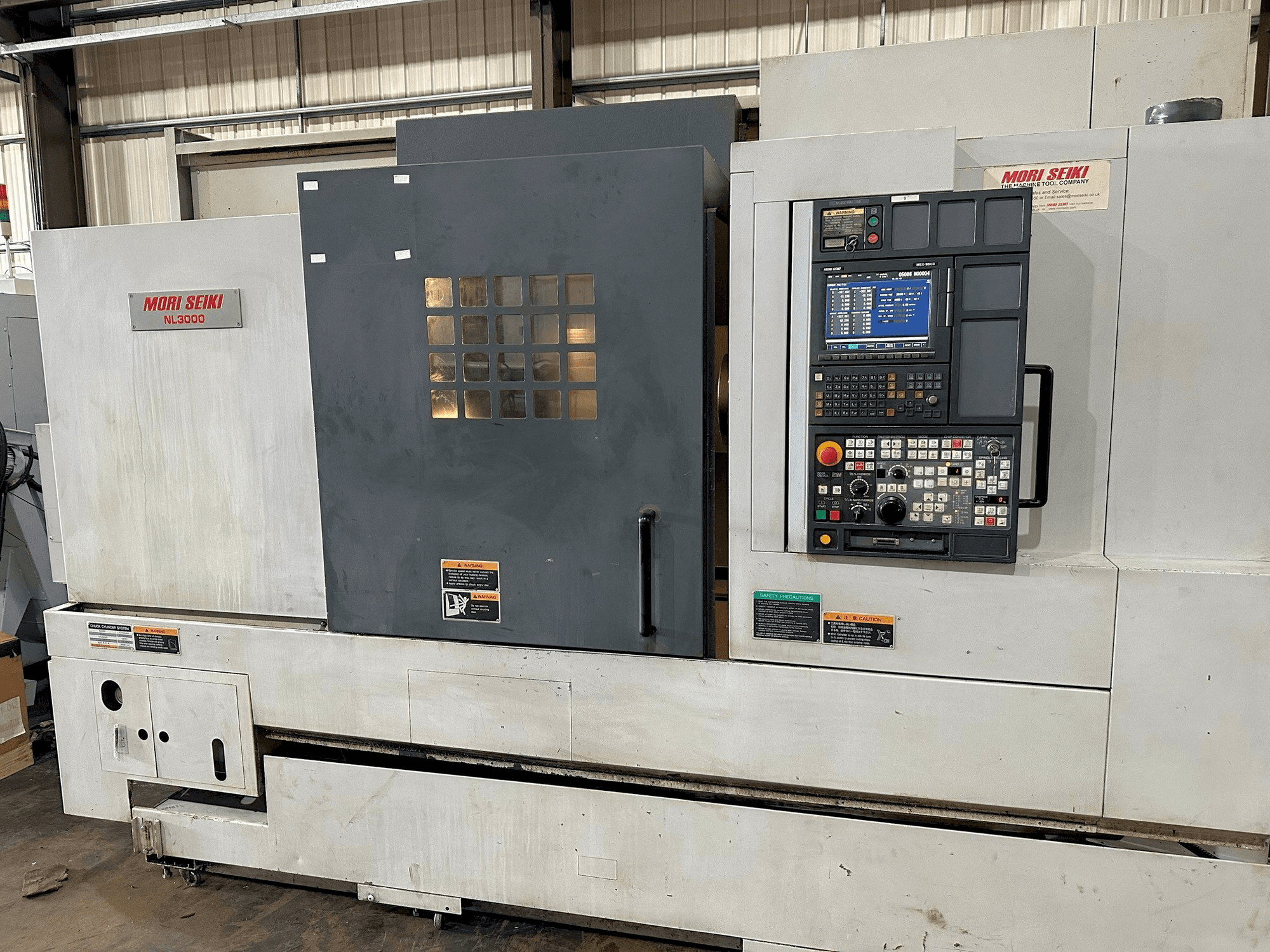 Koneen MORI SEIKI NL3000Y/700 etunäkymä