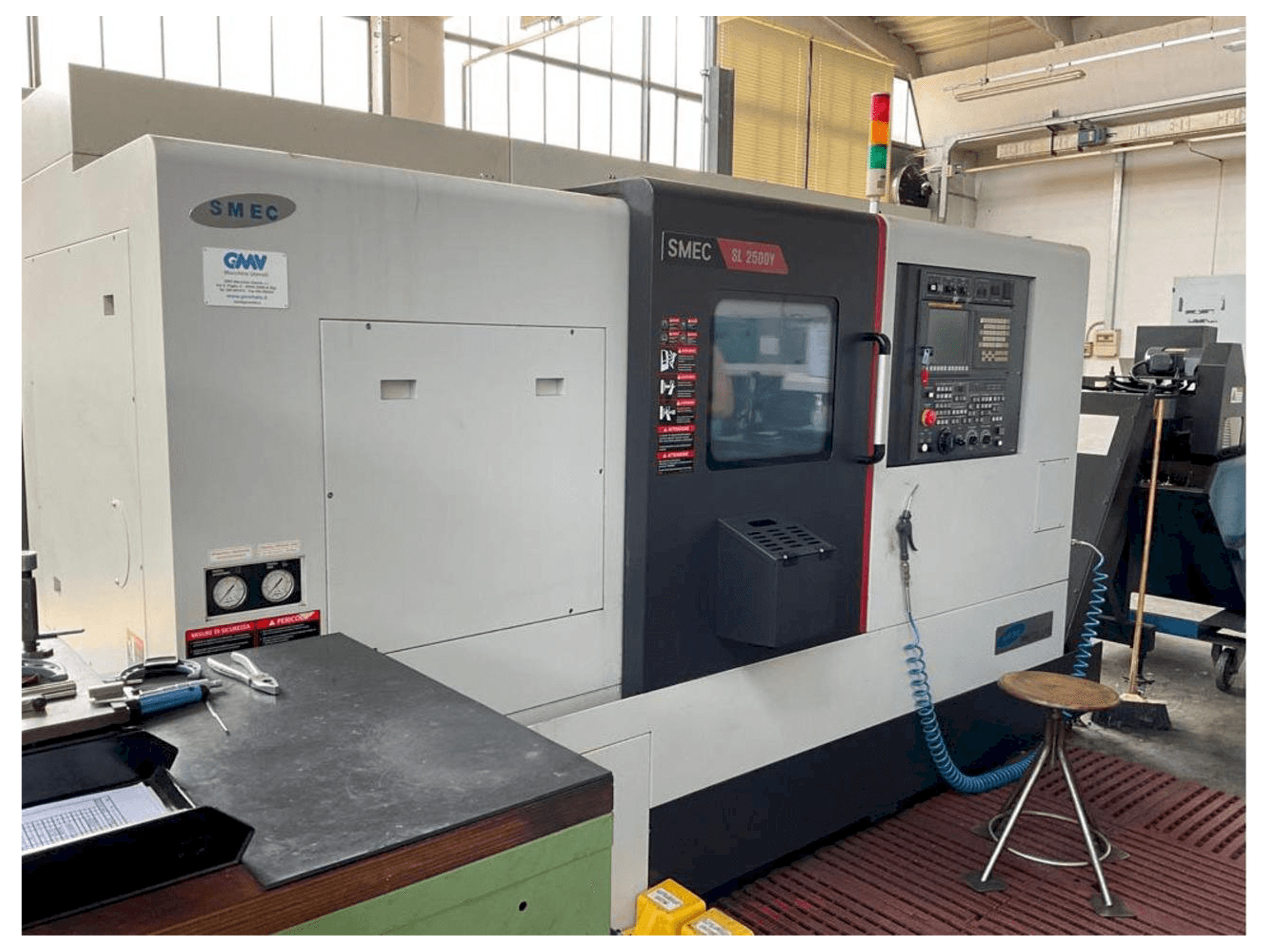 Koneen SMEC SL-2500Y etunäkymä