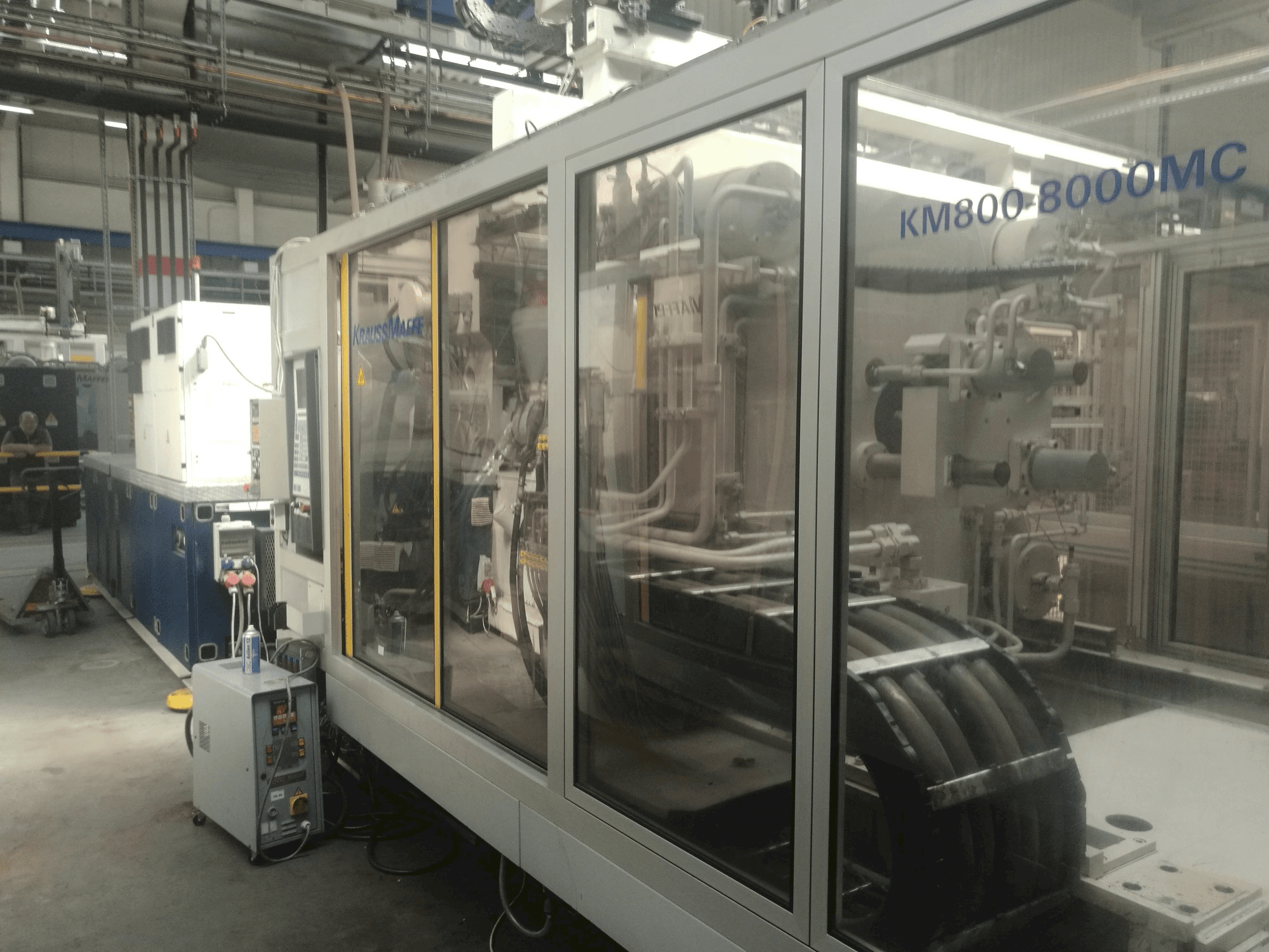 Koneen Krauss Maffei 800-8000 MC etunäkymä