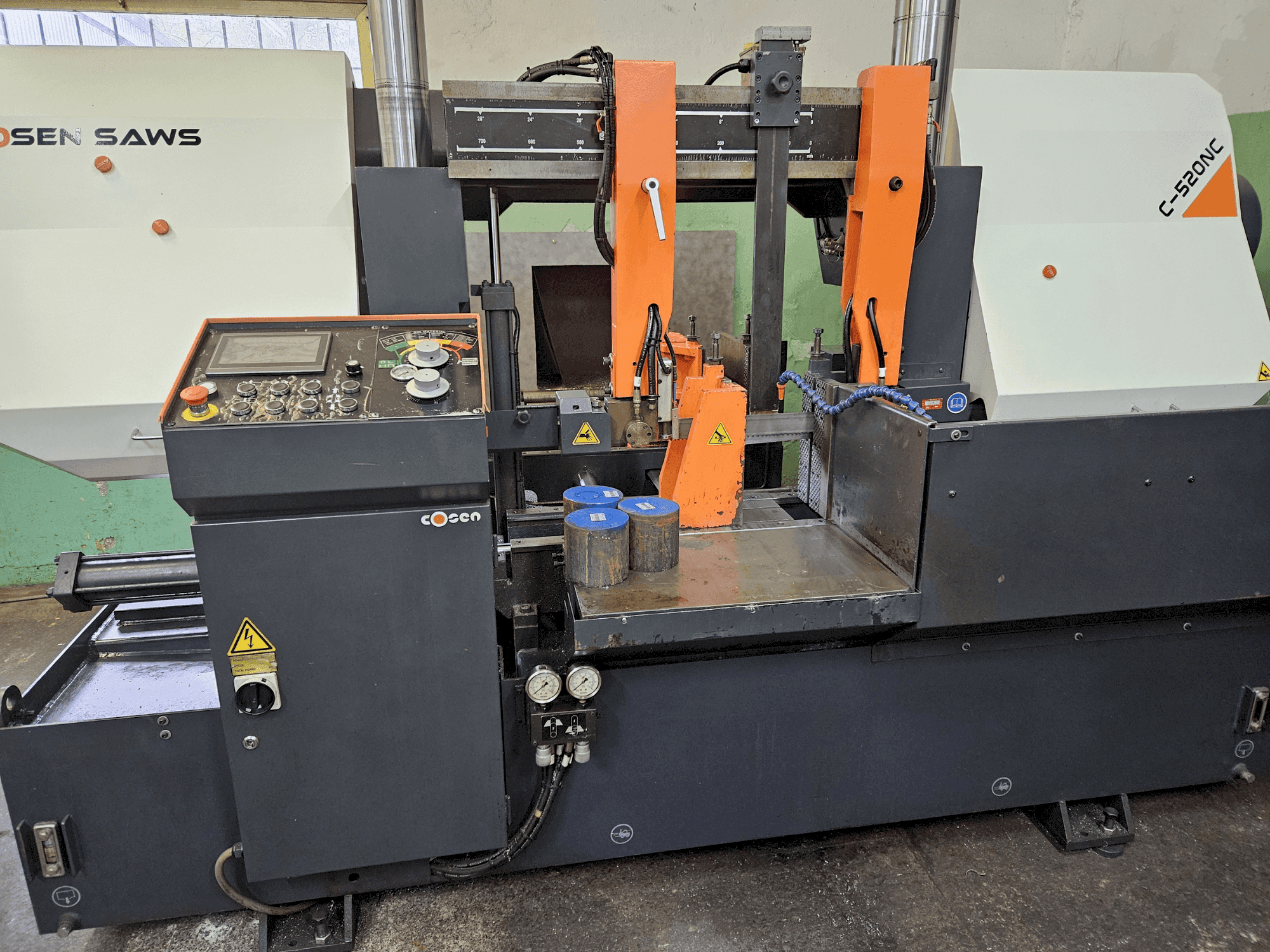 Koneen Cosen C-520CNC etunäkymä
