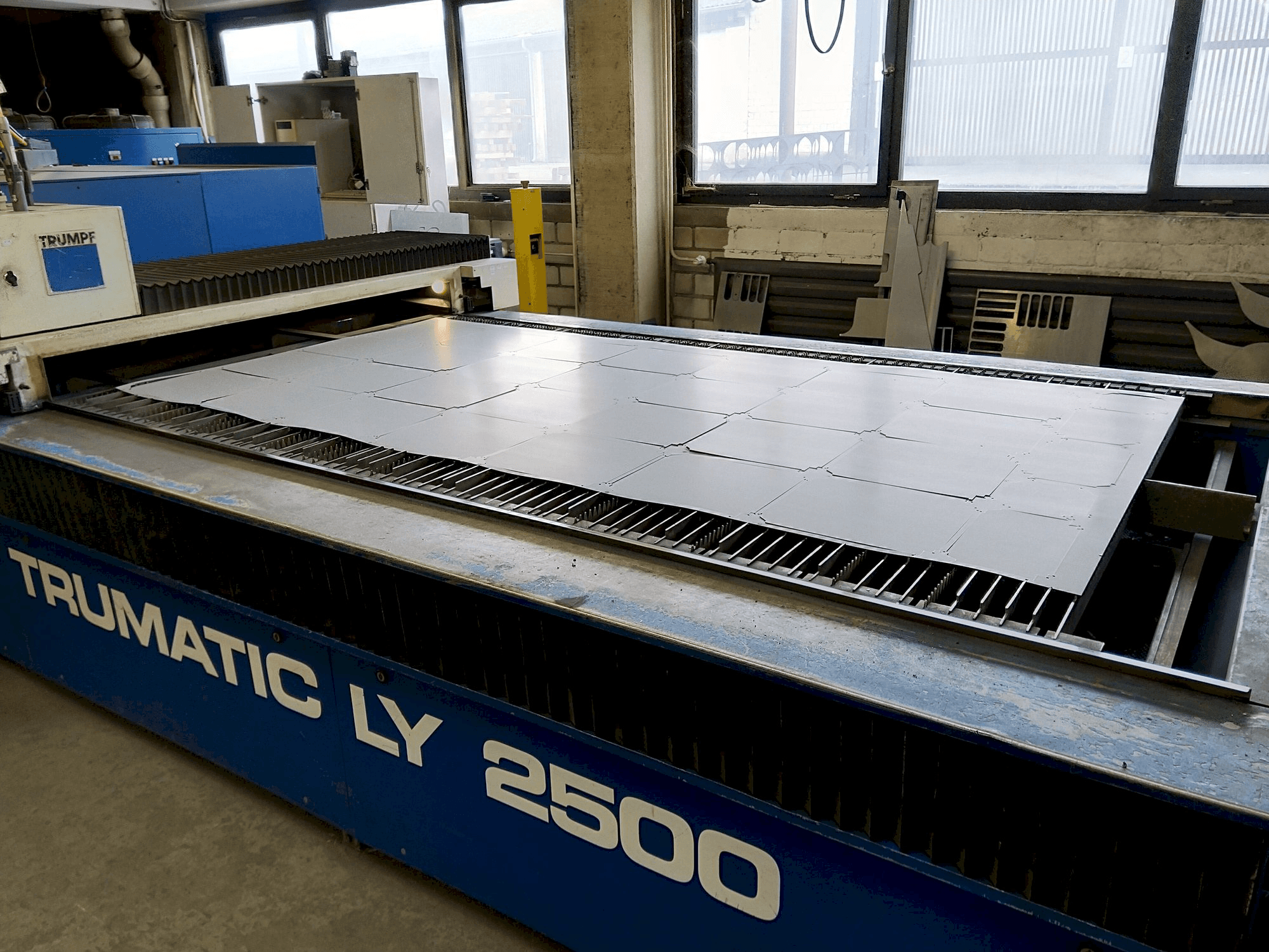 Koneen Trumpf Trumatic LY2500 etunäkymä
