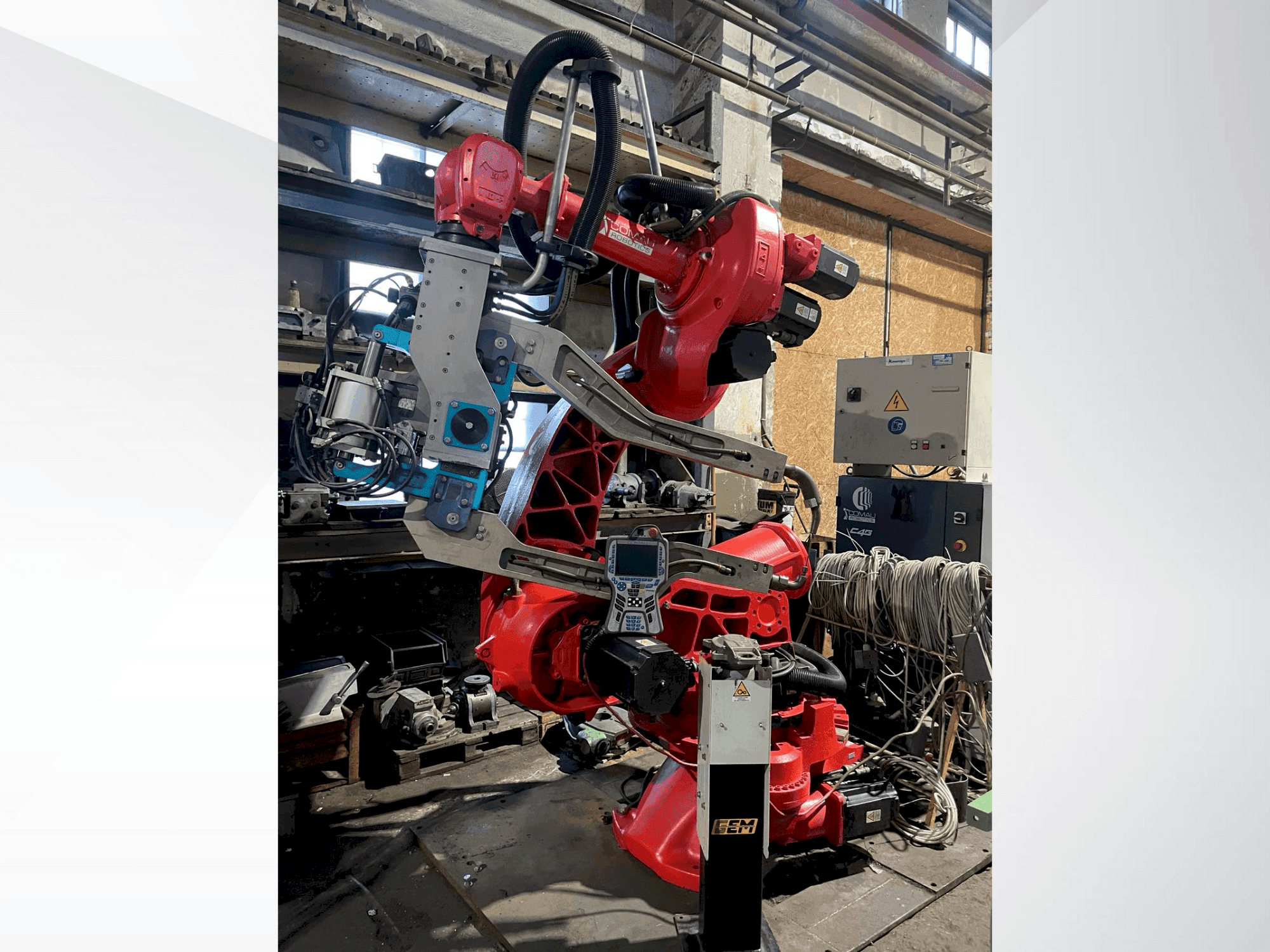 Koneen COMAU C4G etunäkymä