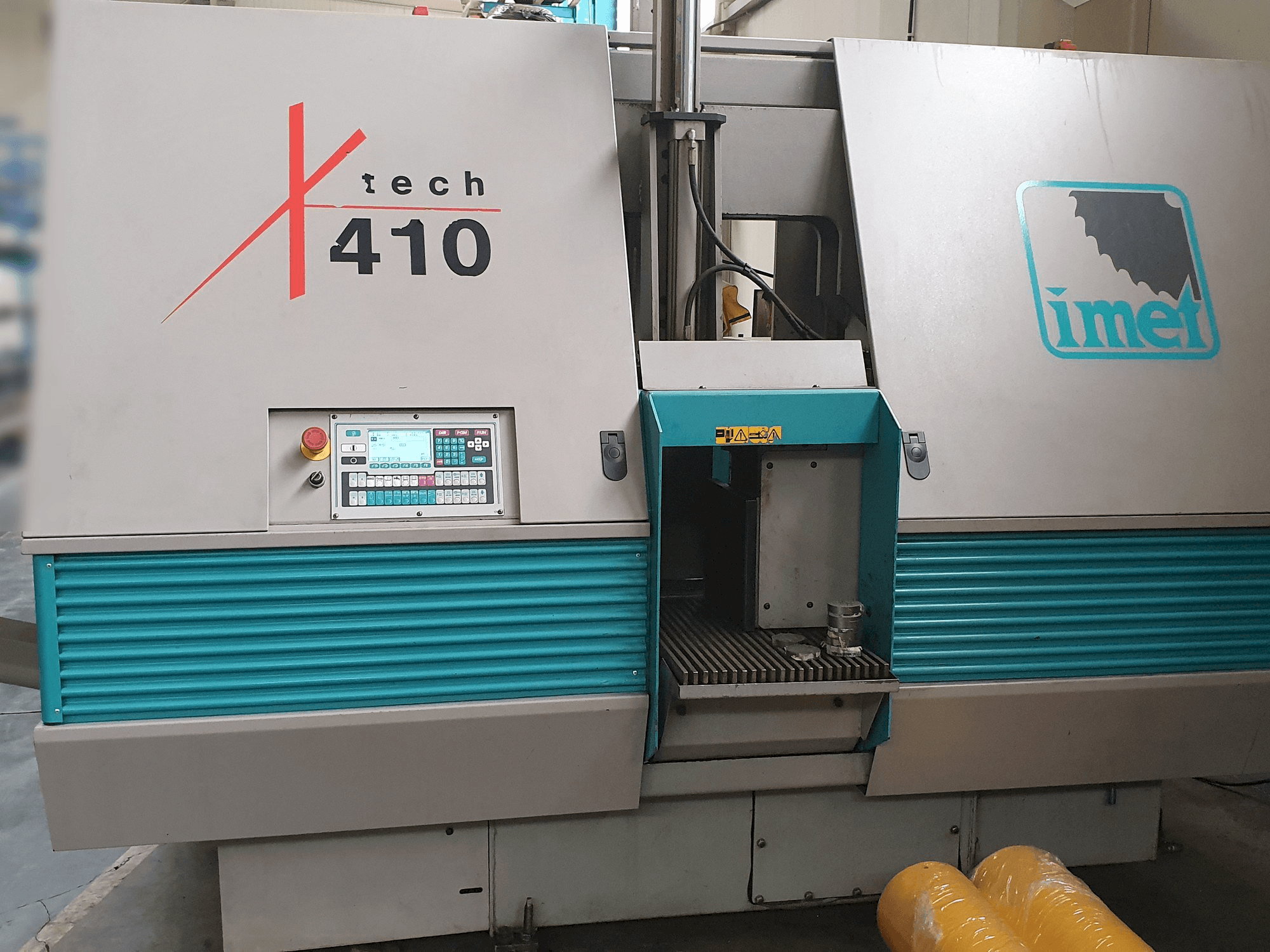 Koneen Imet X-TECH 410 etunäkymä