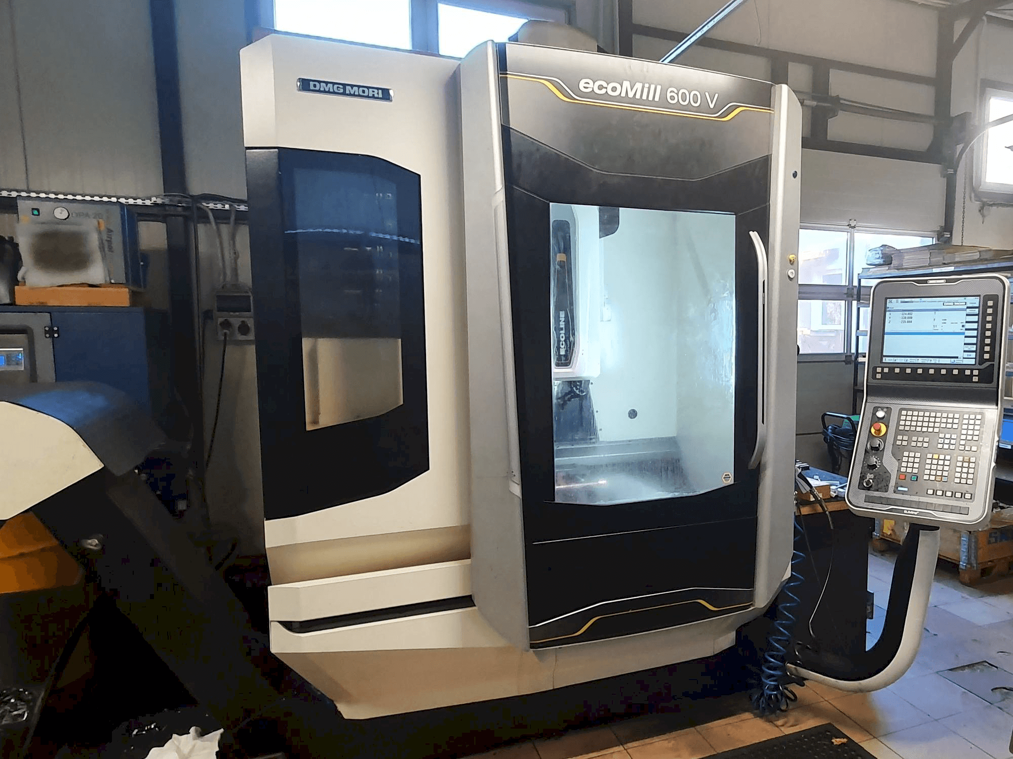 Koneen DMG MORI Ecomill 600 V etunäkymä