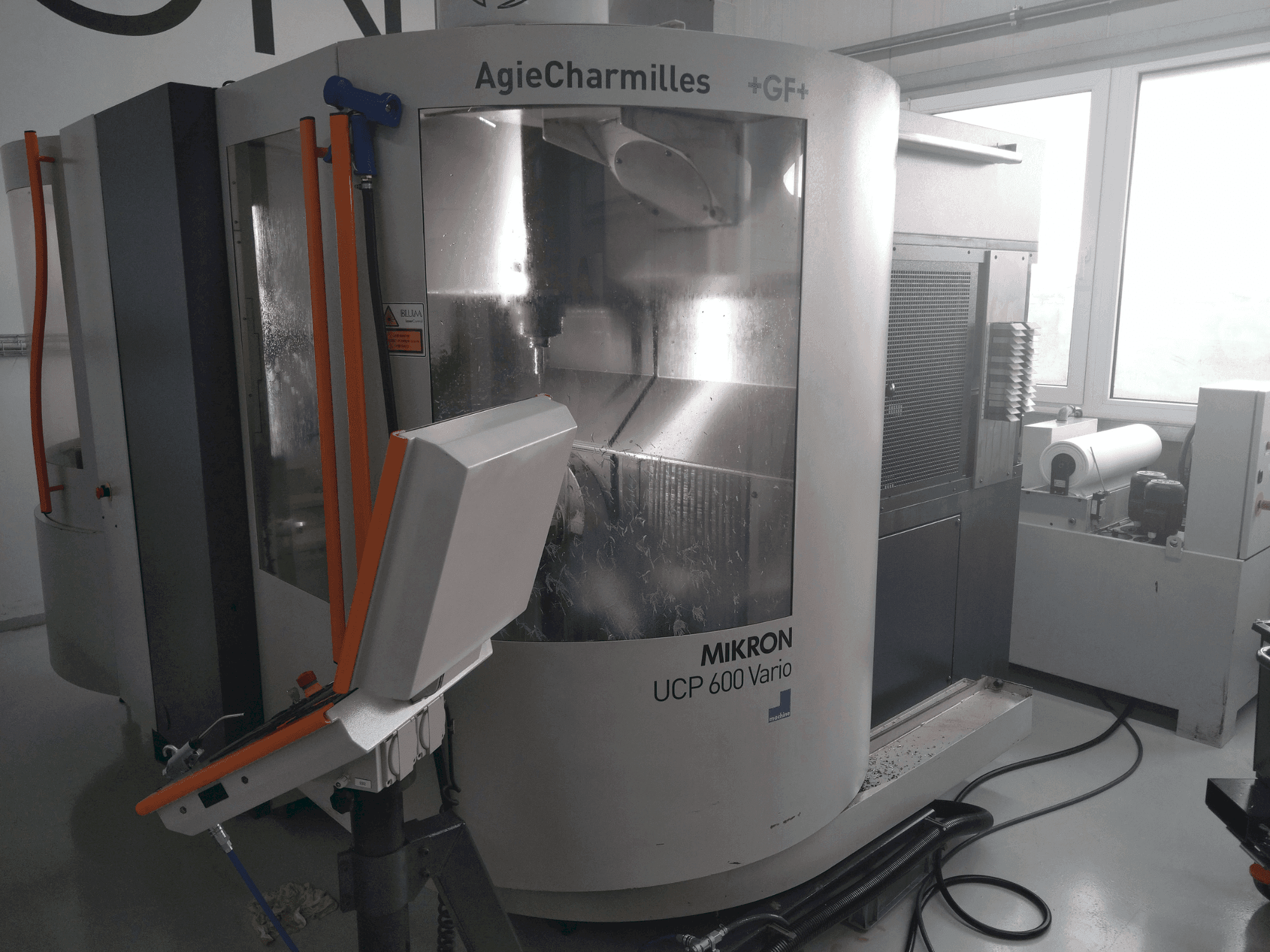 Koneen MIKRON UCP 600 Vario etunäkymä