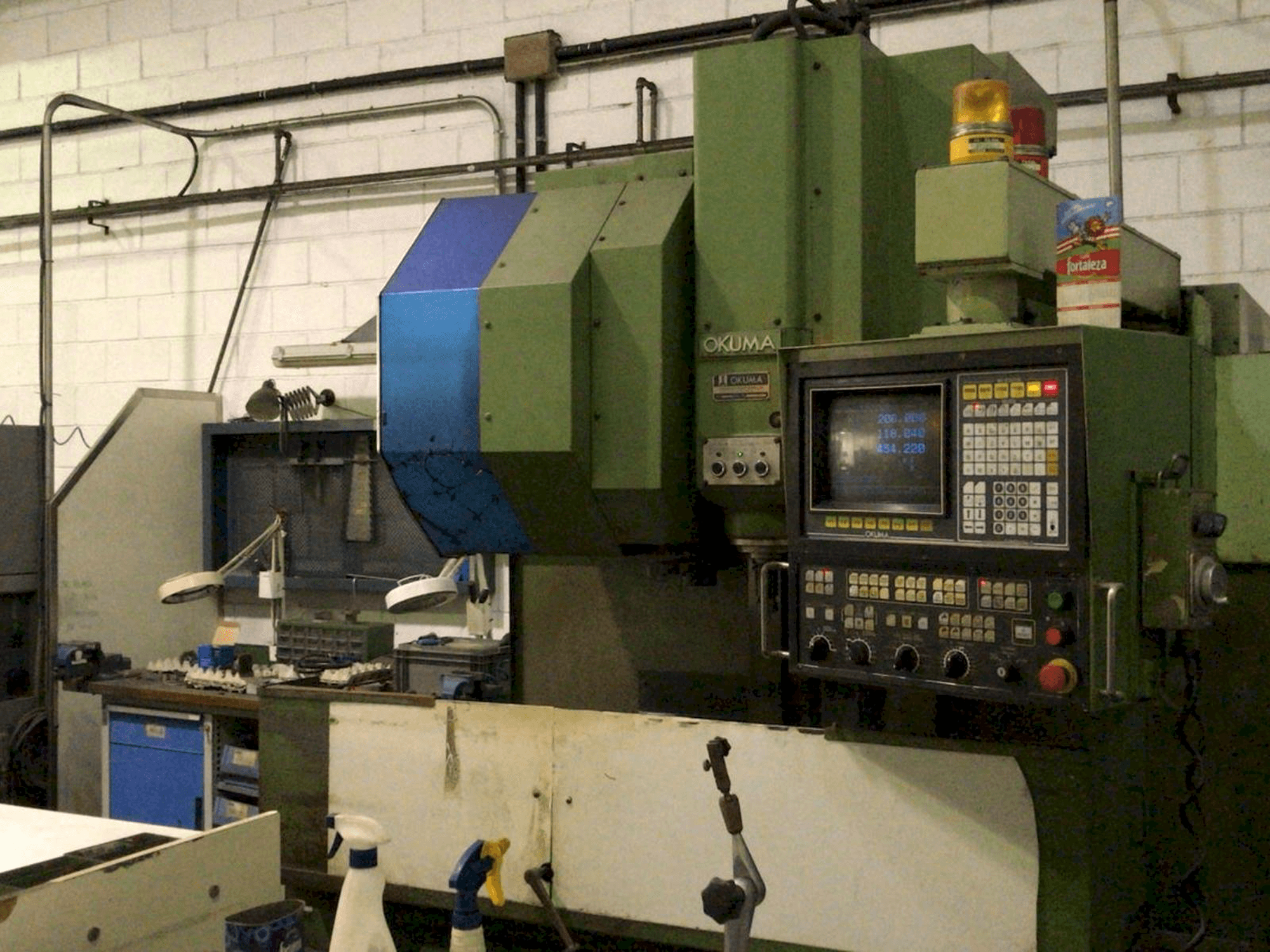 Koneen Okuma MC-4VA oikea näkymä