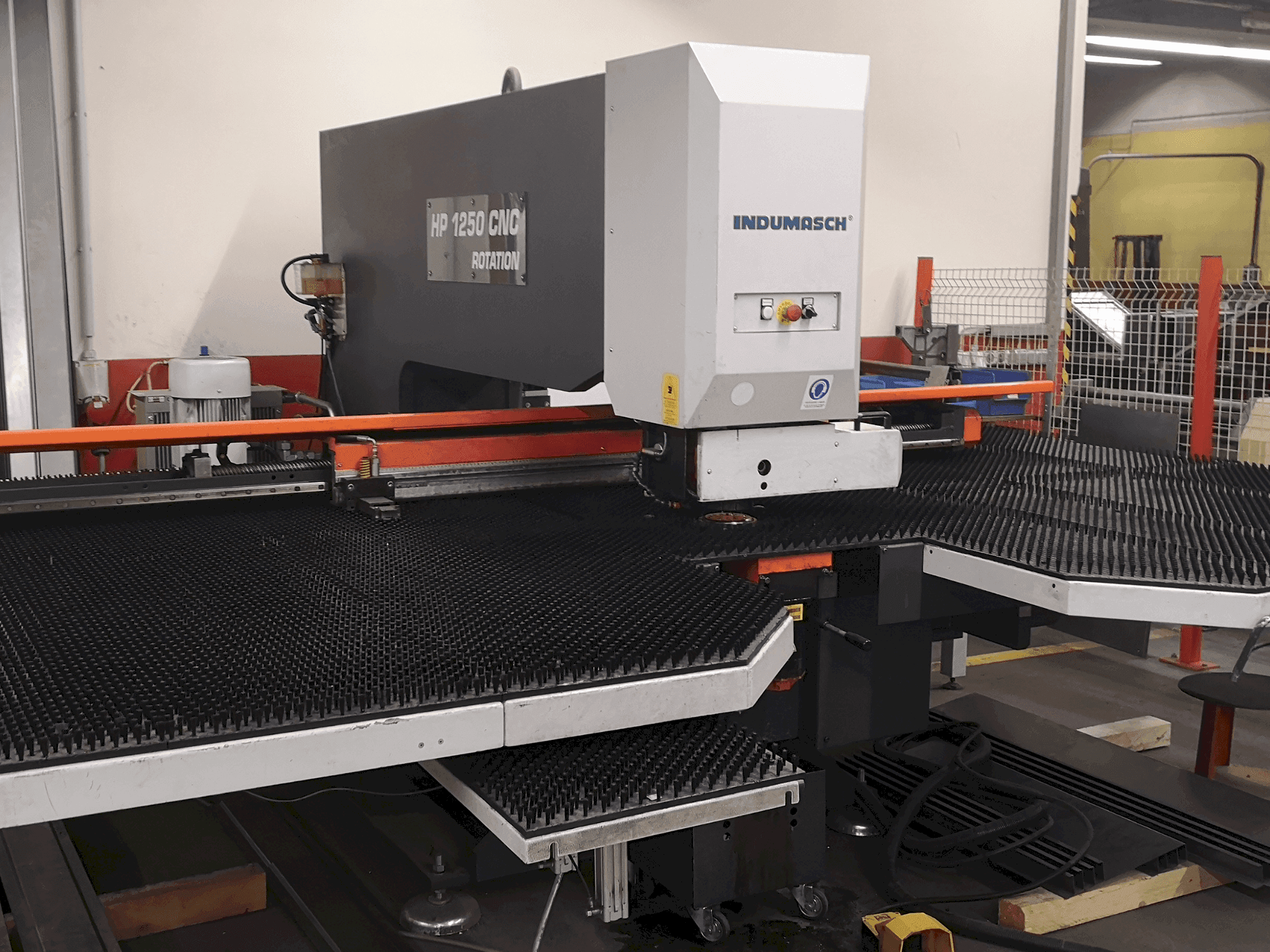 Koneen IMAC HP 1250 INDEX etunäkymä