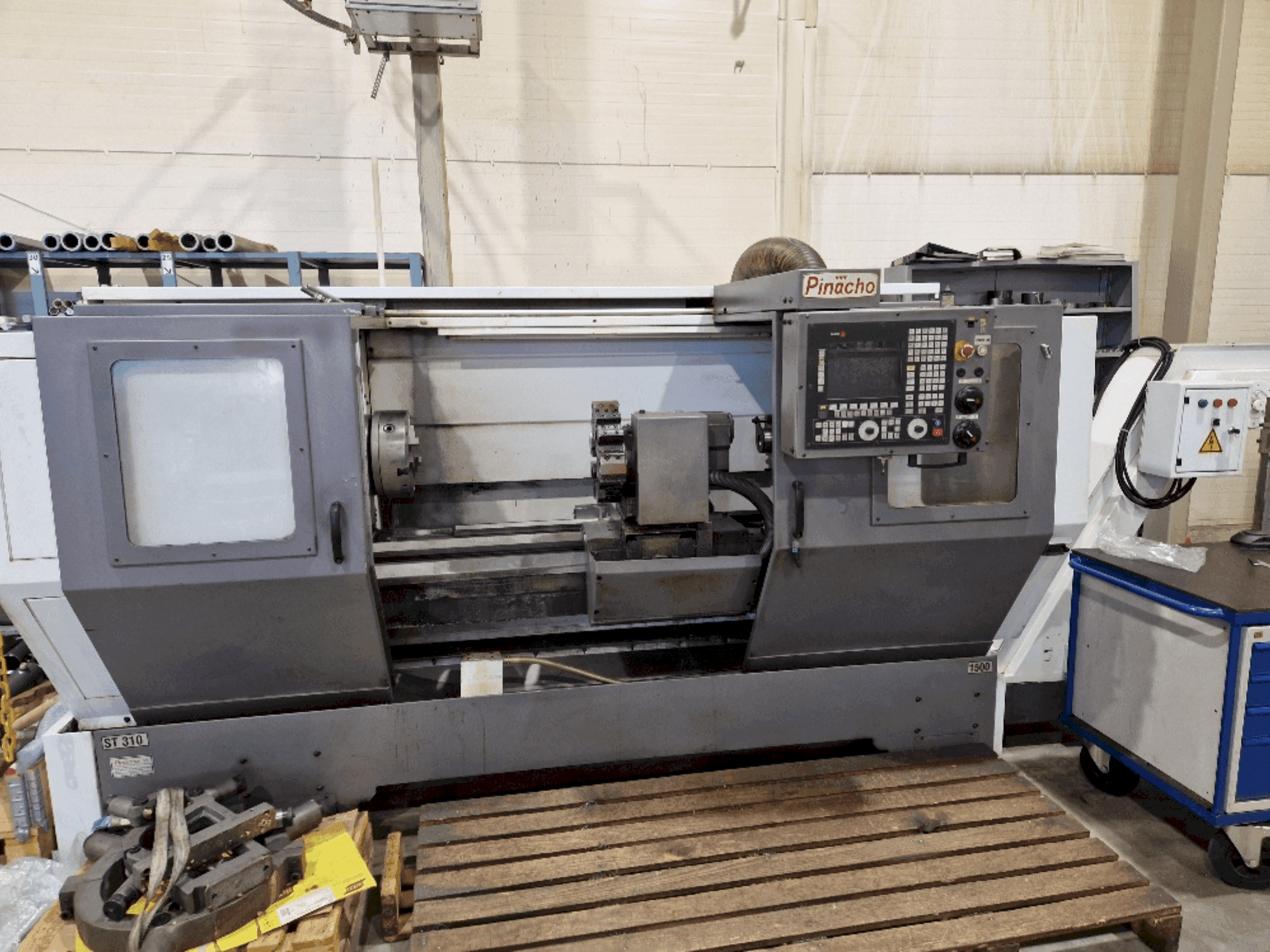 Koneen Pinacho ST 310 x1500 etunäkymä