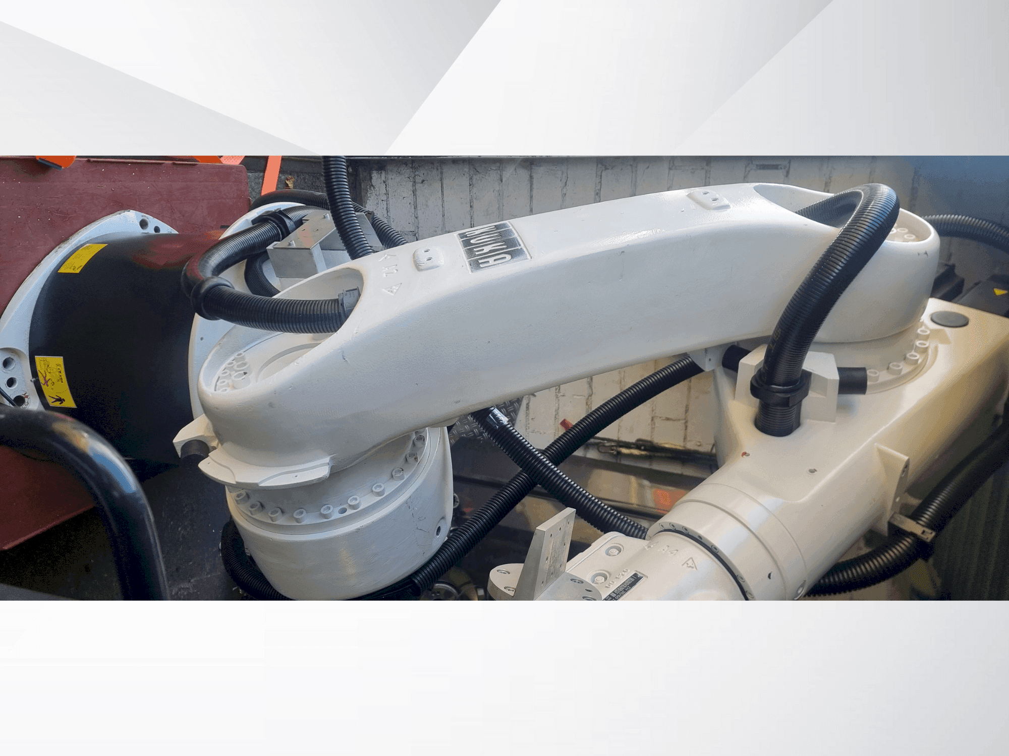 Koneen KUKA Kr30-3 etunäkymä