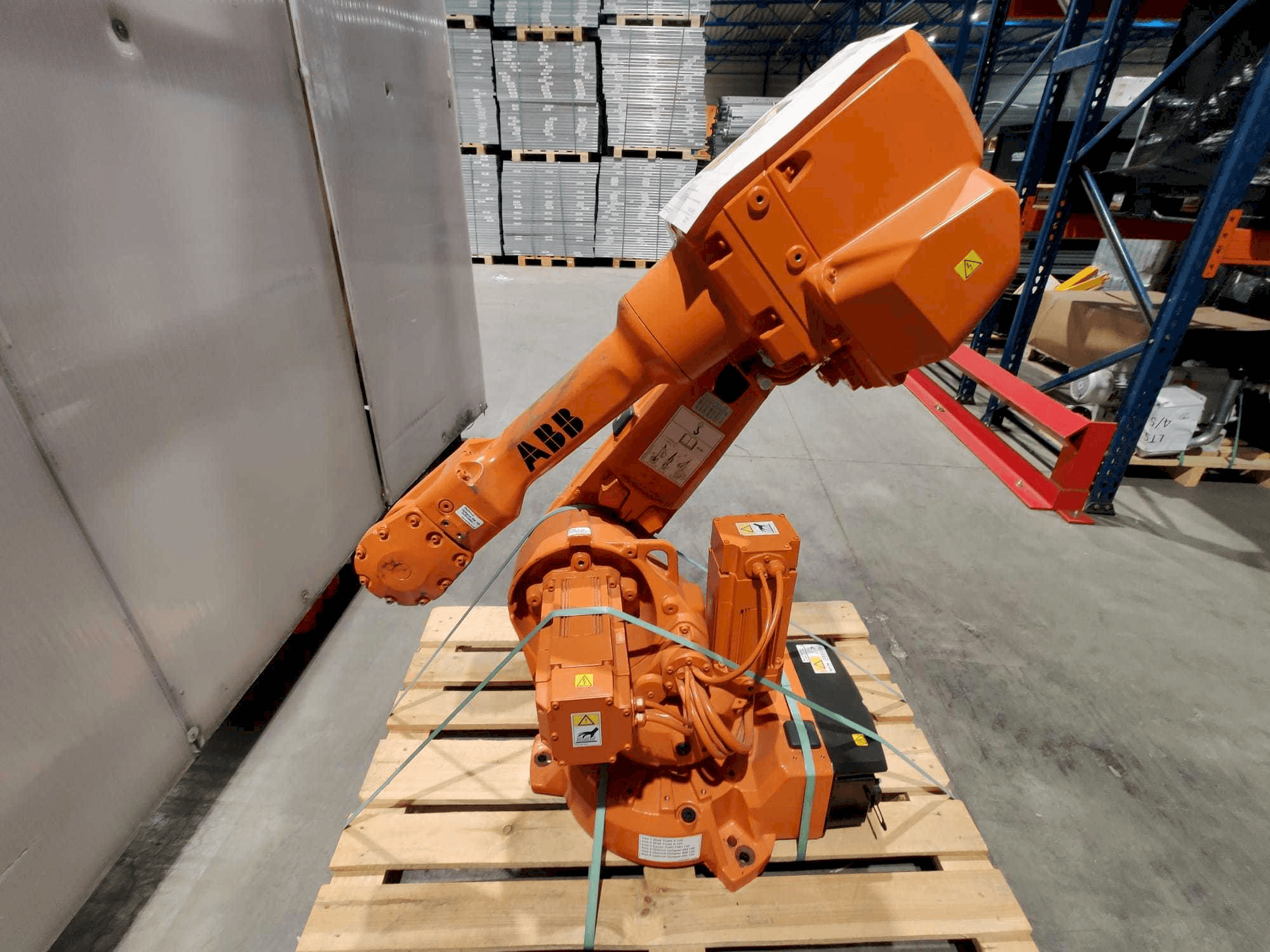 Koneen ABB IRB 2600 M2004 etunäkymä