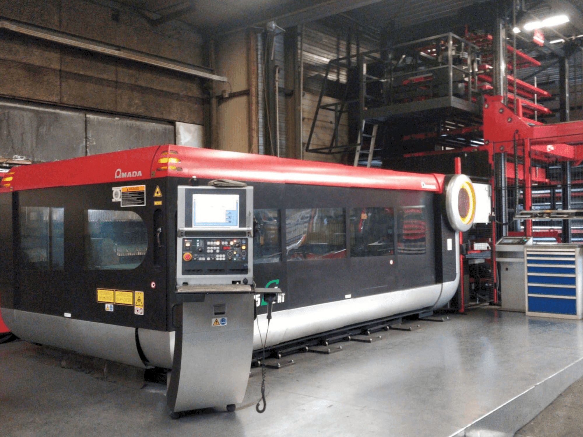 Koneen AMADA LC-3015F1NT 4kW CO2 etunäkymä