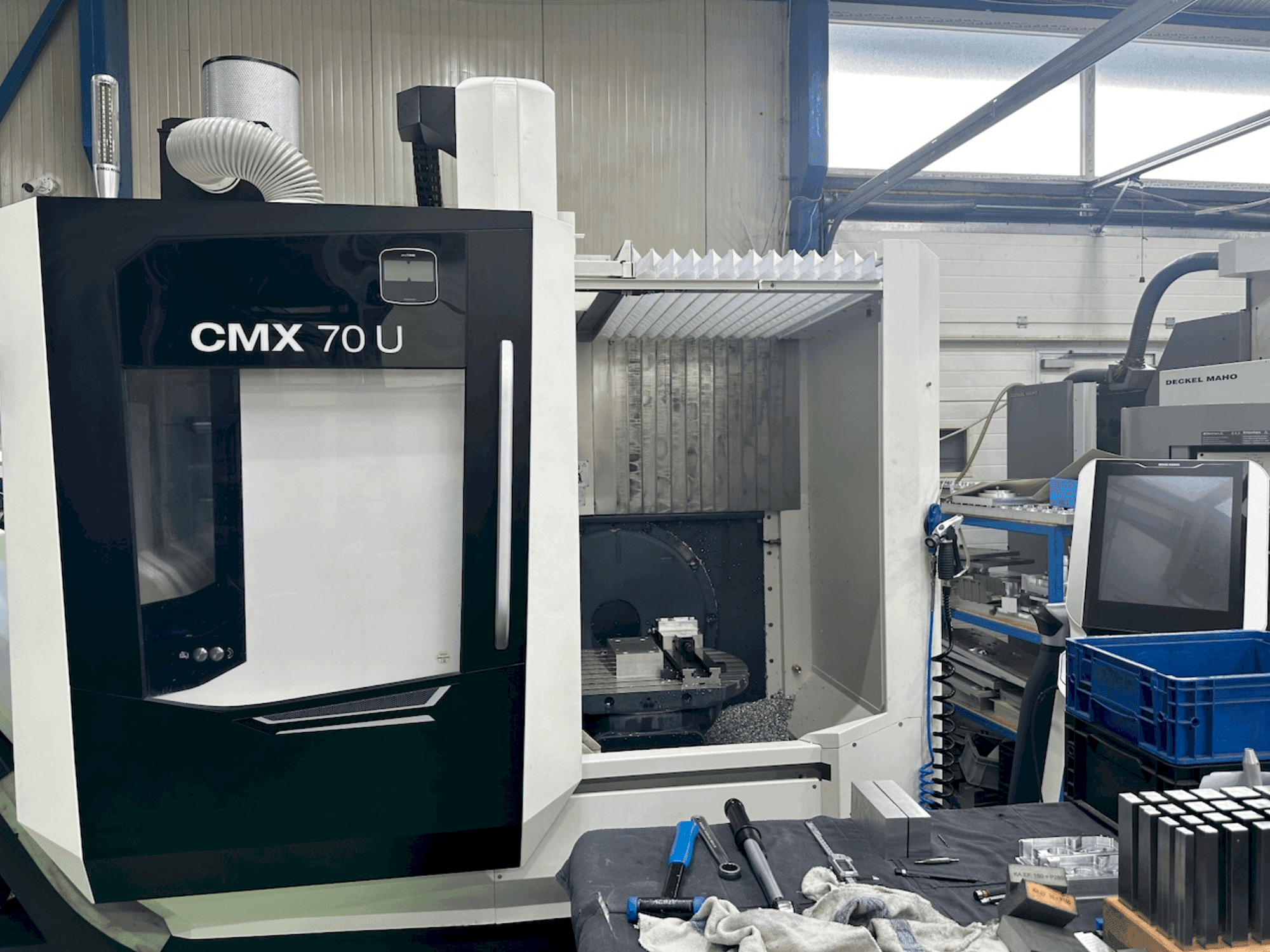 Koneen DMG MORI CMX 70 U etunäkymä