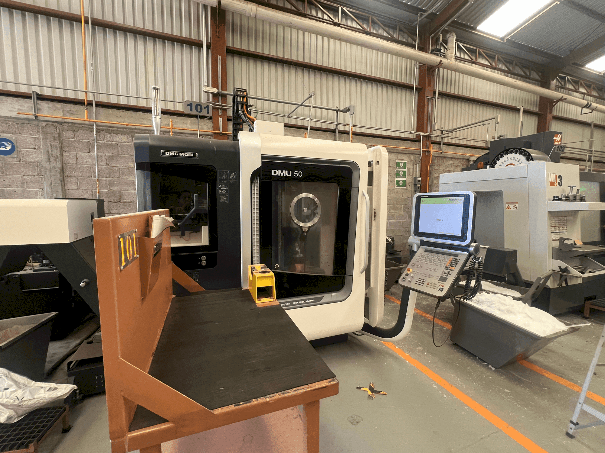 Koneen DMG MORI DMU 50 etunäkymä