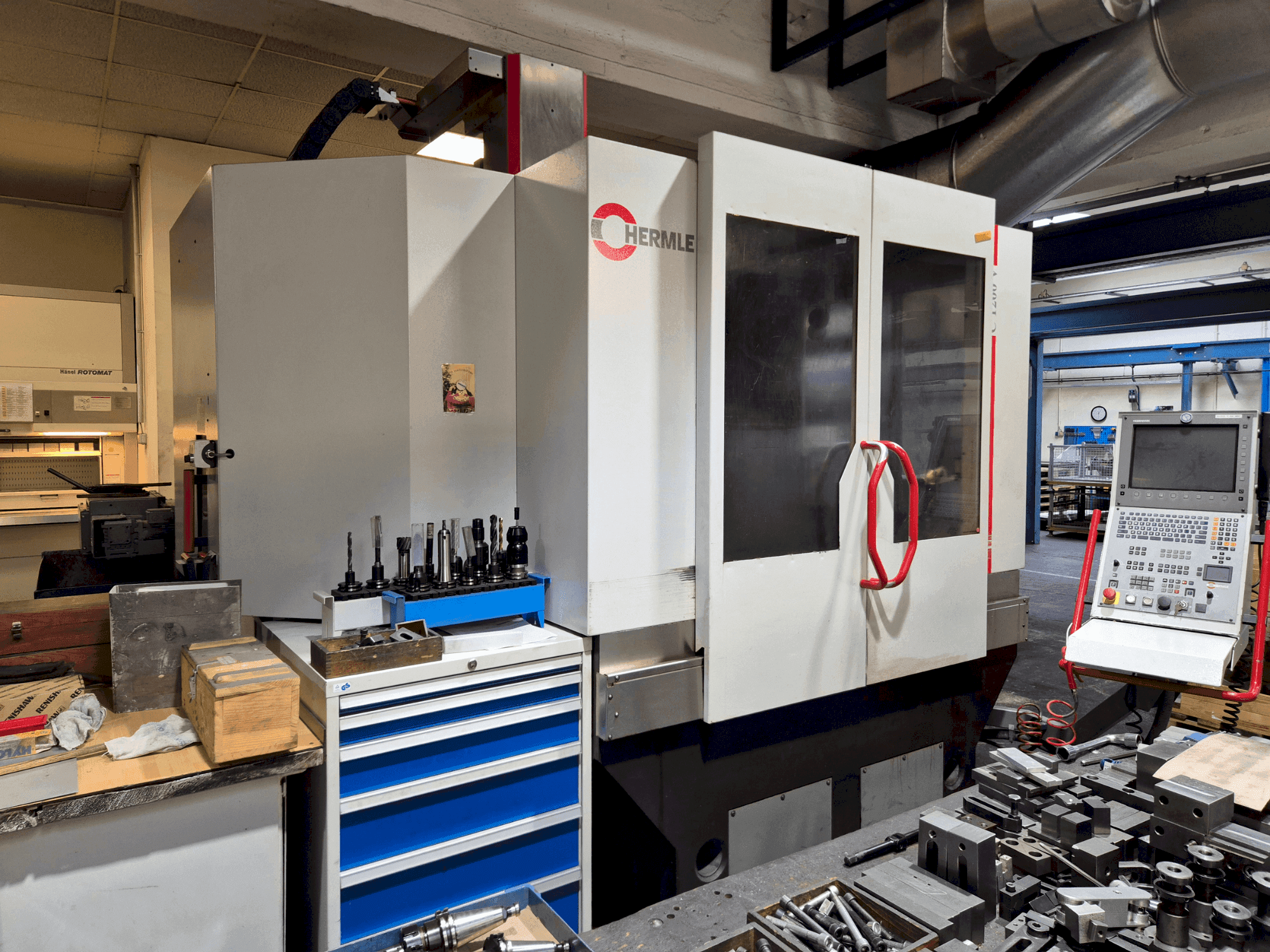 Koneen HERMLE C 1200 V etunäkymä