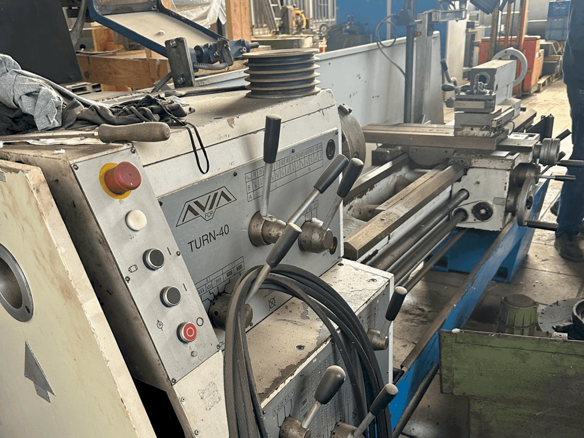 Koneen Avia TURN-40 etunäkymä