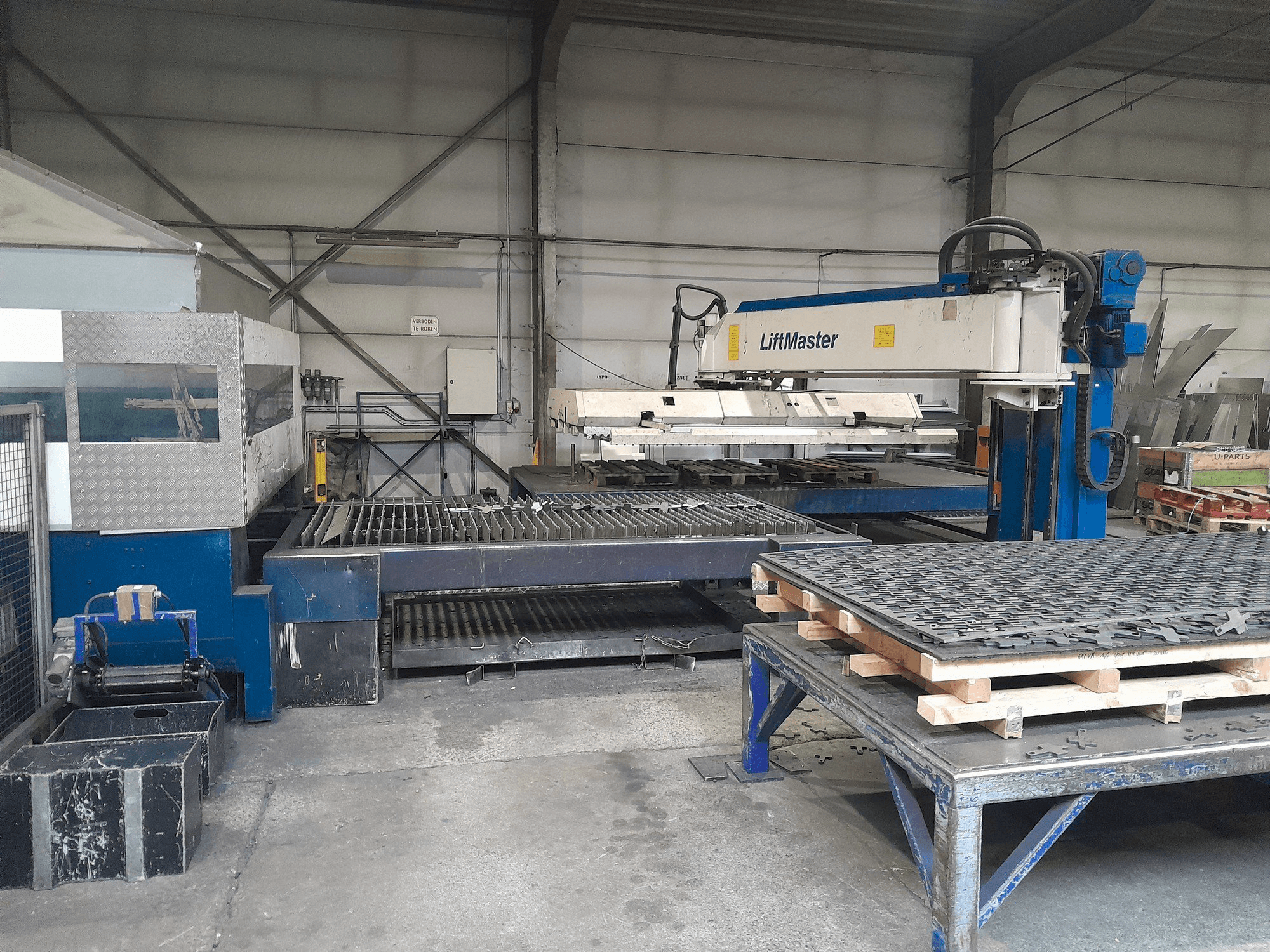 Koneen Trumpf TruLaser 3030+ Liftmaster etunäkymä