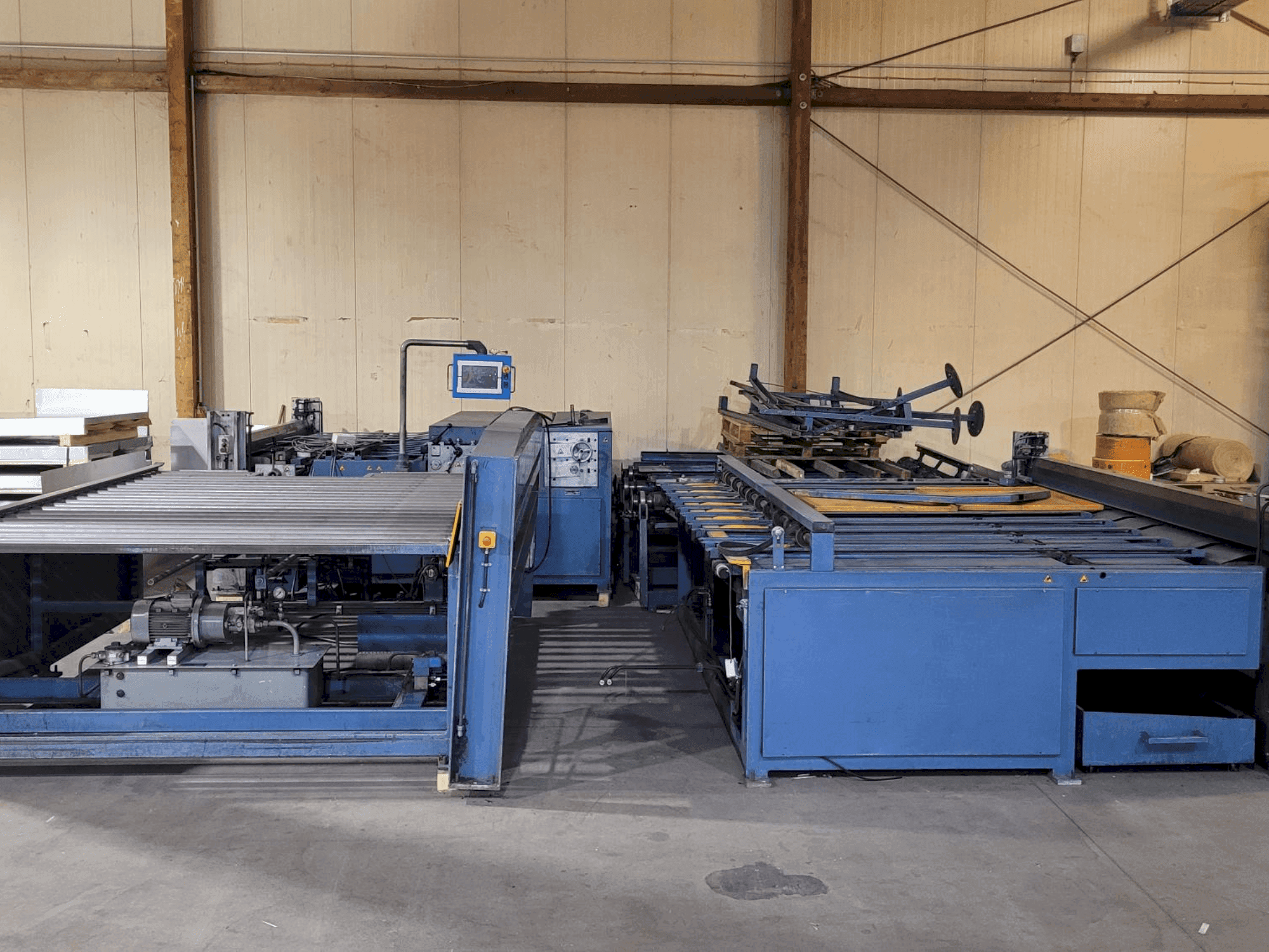 Koneen TWIN SEAM KA 2000-3000 etunäkymä