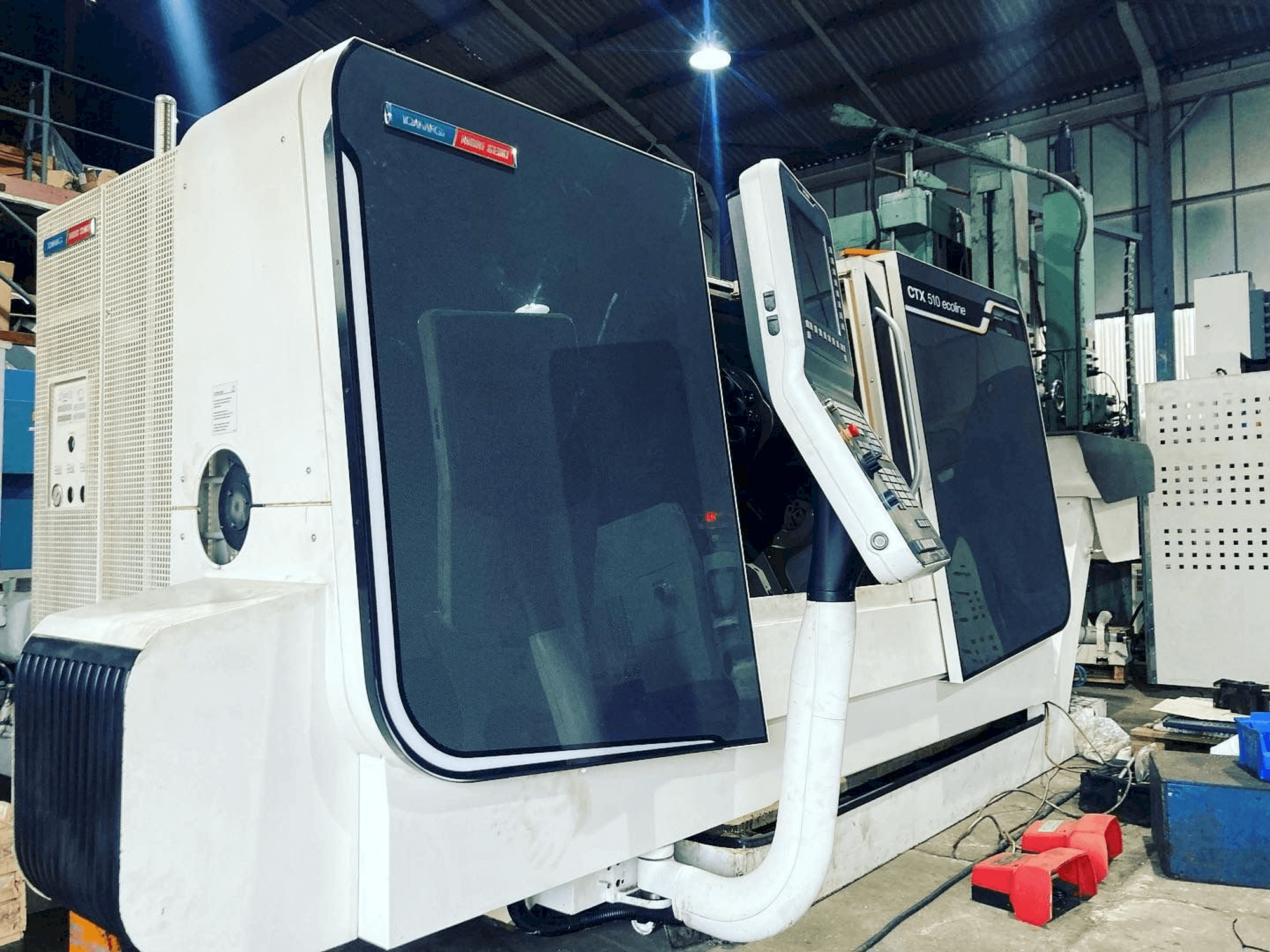 Koneen DMG Mori Seiki CTX 510 ECO vasemman sivun näkymä