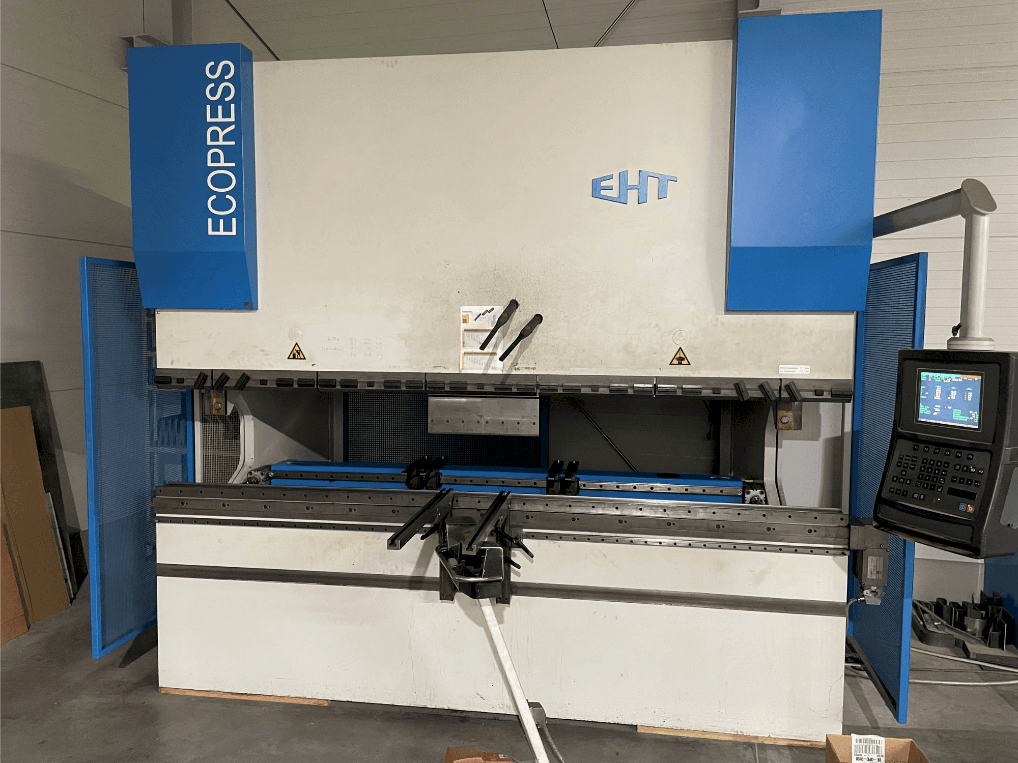 Koneen EHT Ecopress 135-30 etunäkymä