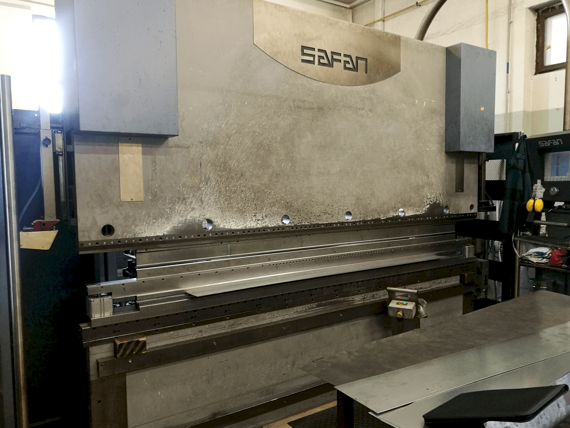 Koneen Safan vasen näkymä CNCL-K 120-3100 TS1