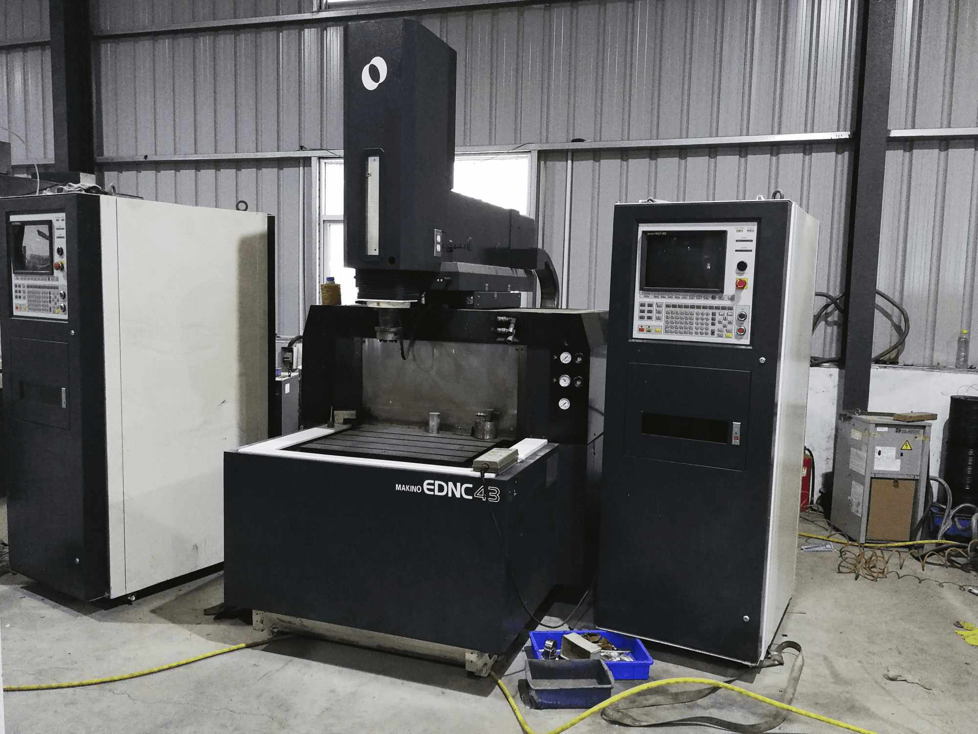 Koneen Makino EDNC43 Etunäkymä