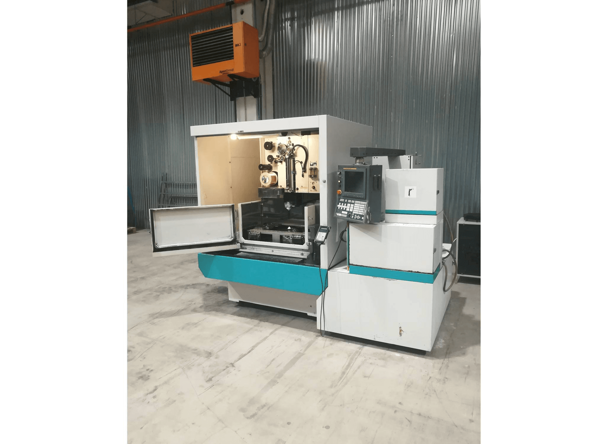 Koneen FANUC 1iC etunäkymä