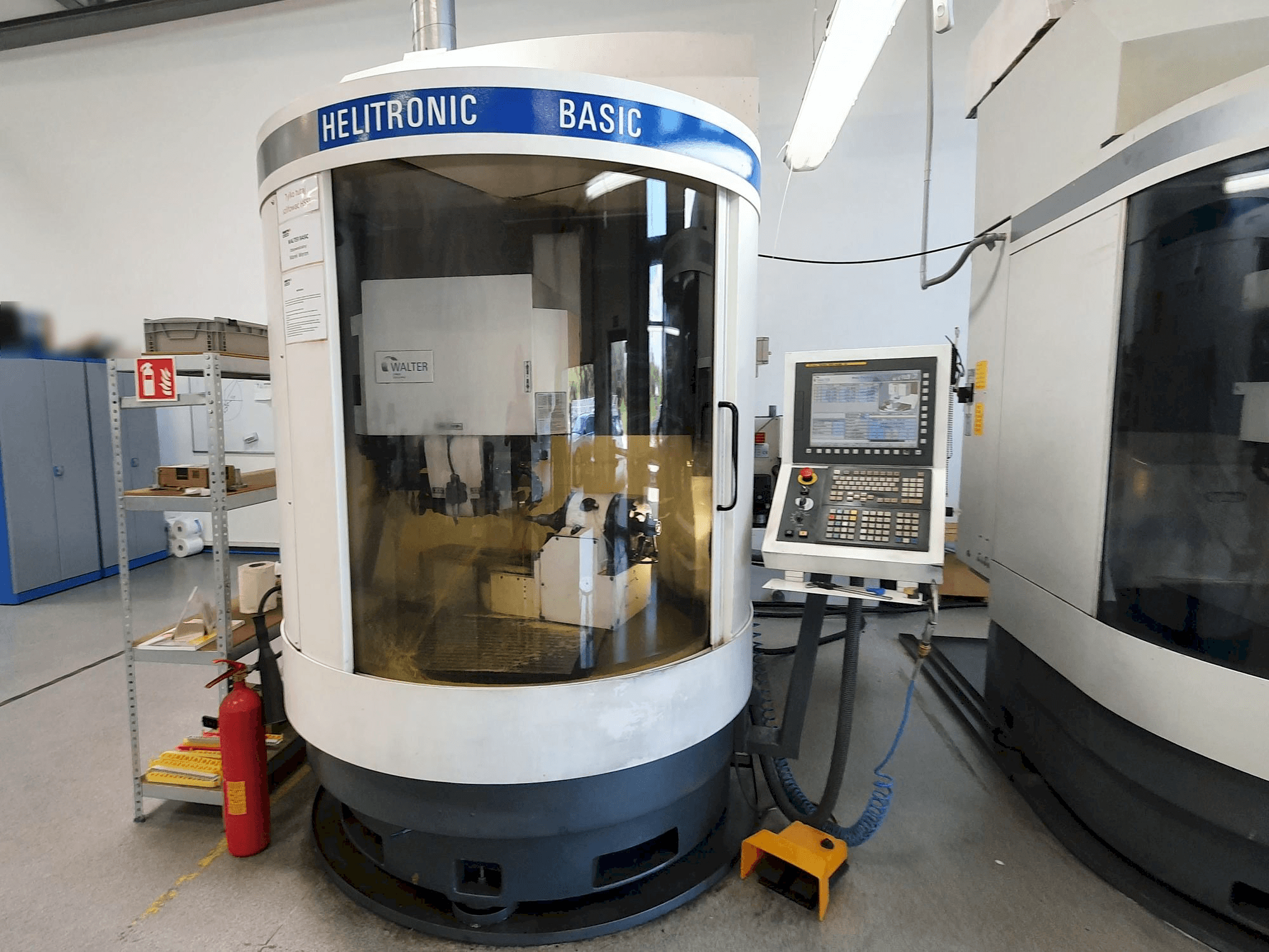Koneen Walter Helitronic BASIC-F etunäkymä