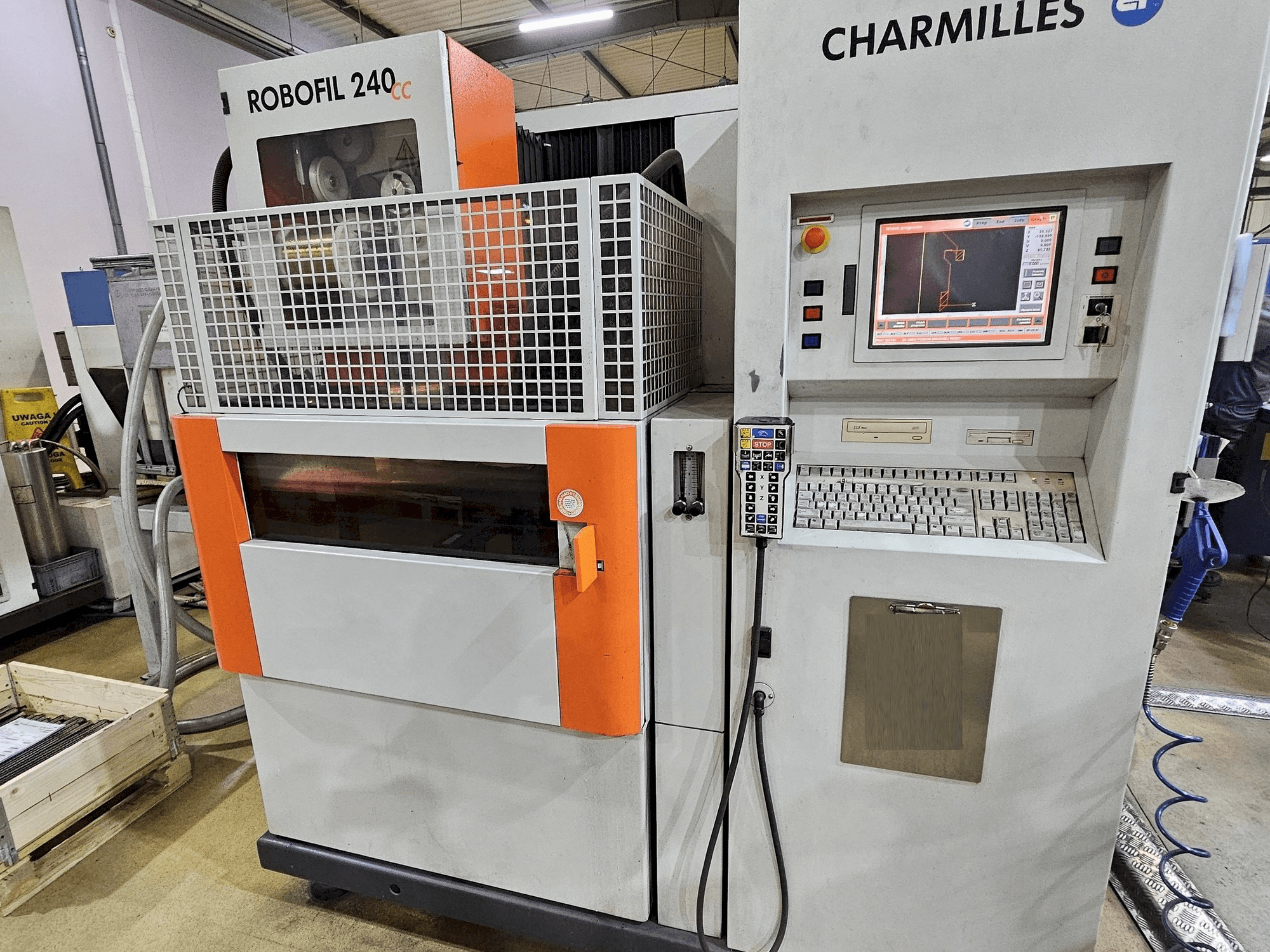 Koneen CHARMILLES ROBOFIL 240 CC etunäkymä