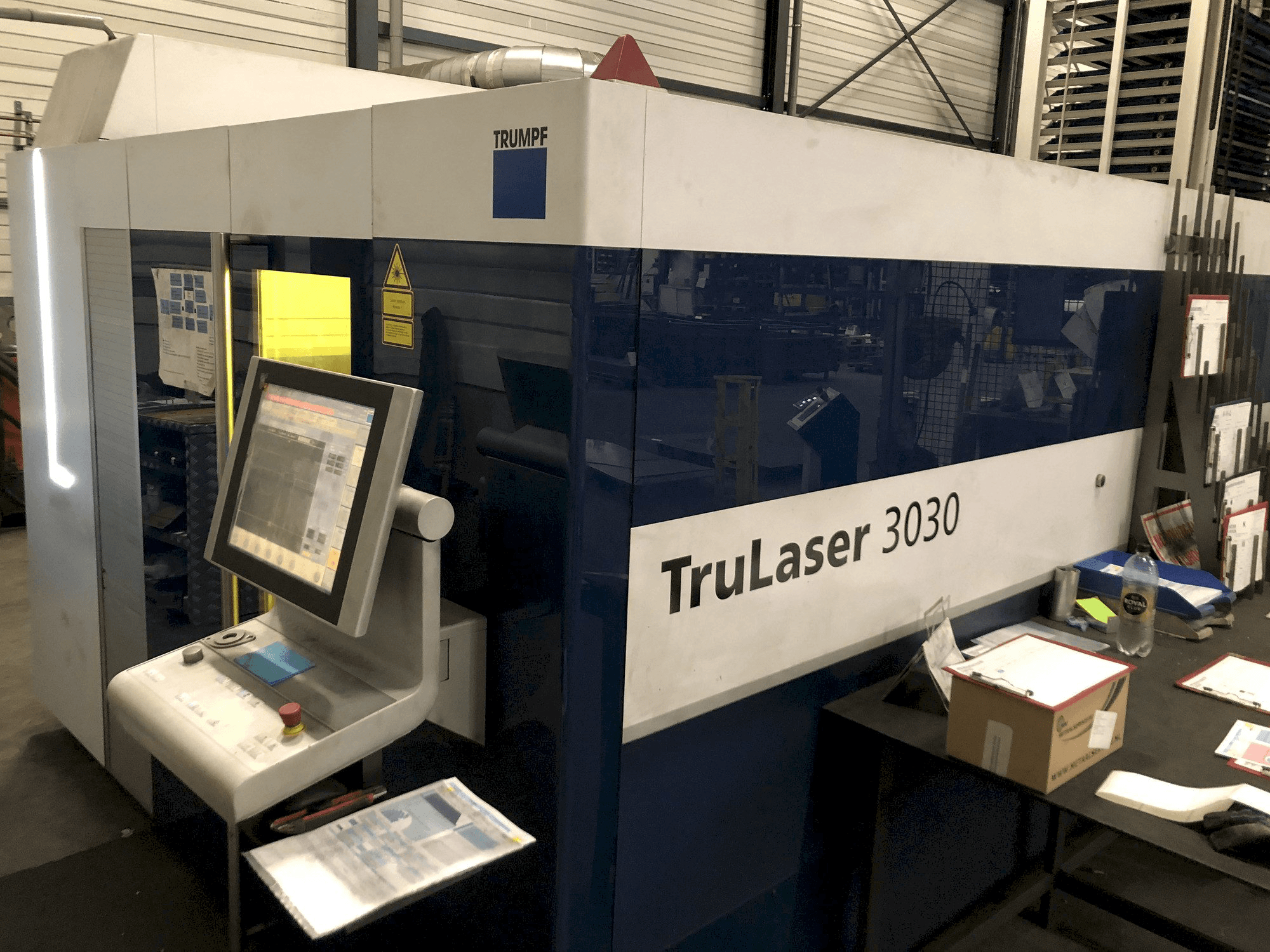 Koneen Trumpf TruLaser 3030 fiber etunäkymä
