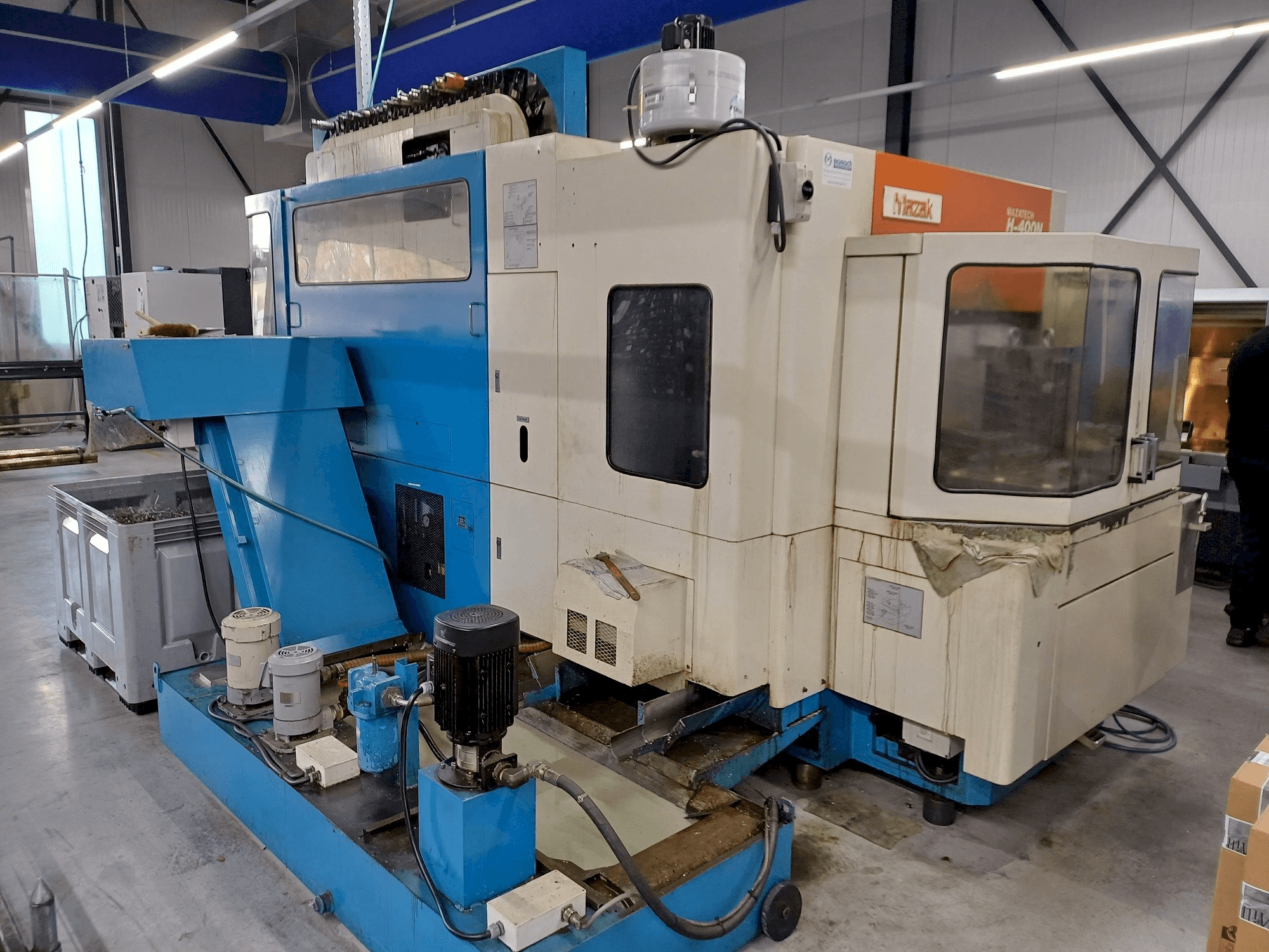Koneen Mazak H400N etunäkymä