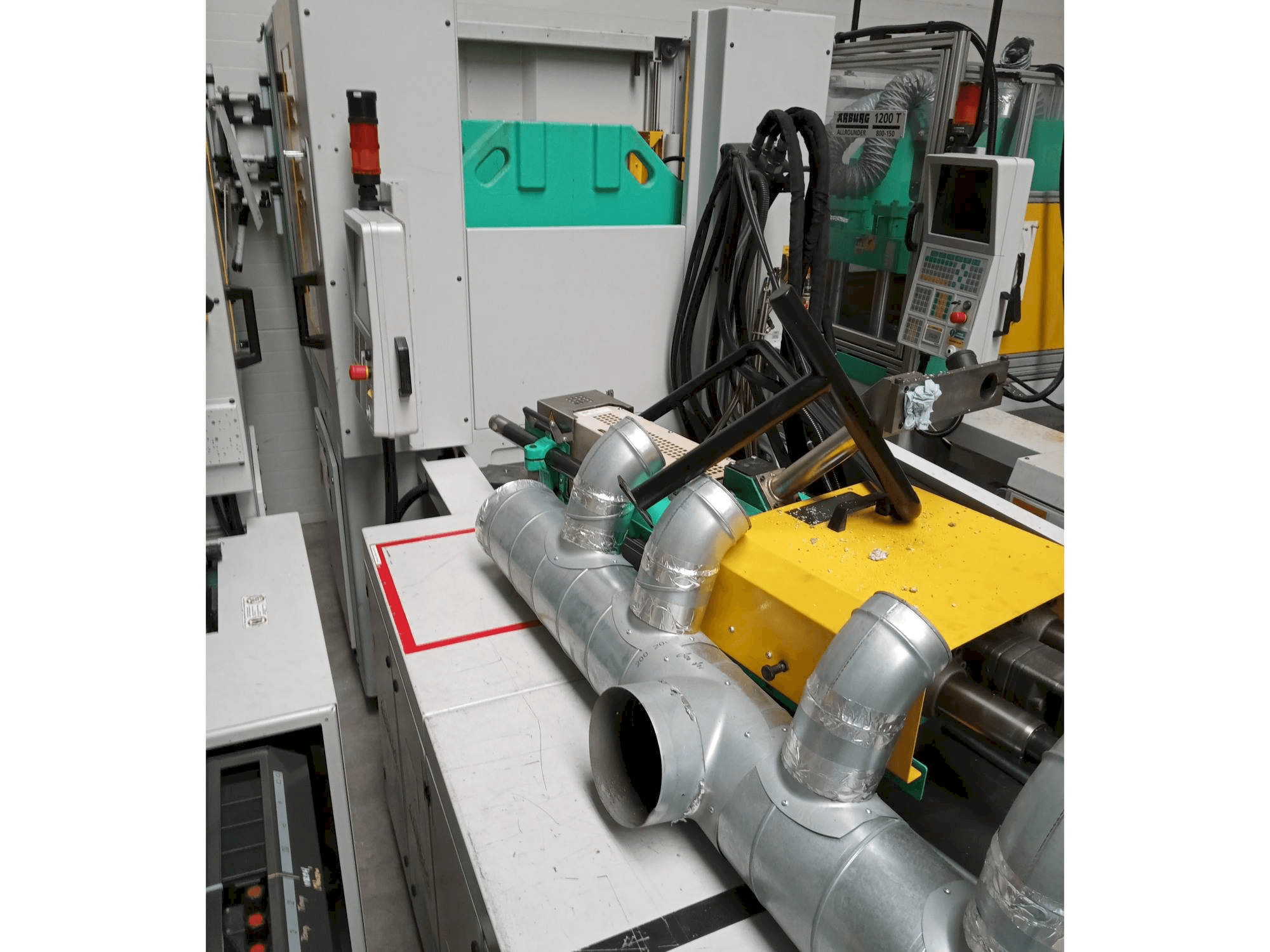 Koneen Arburg Allrounder 1200T-800-170 etunäkymä