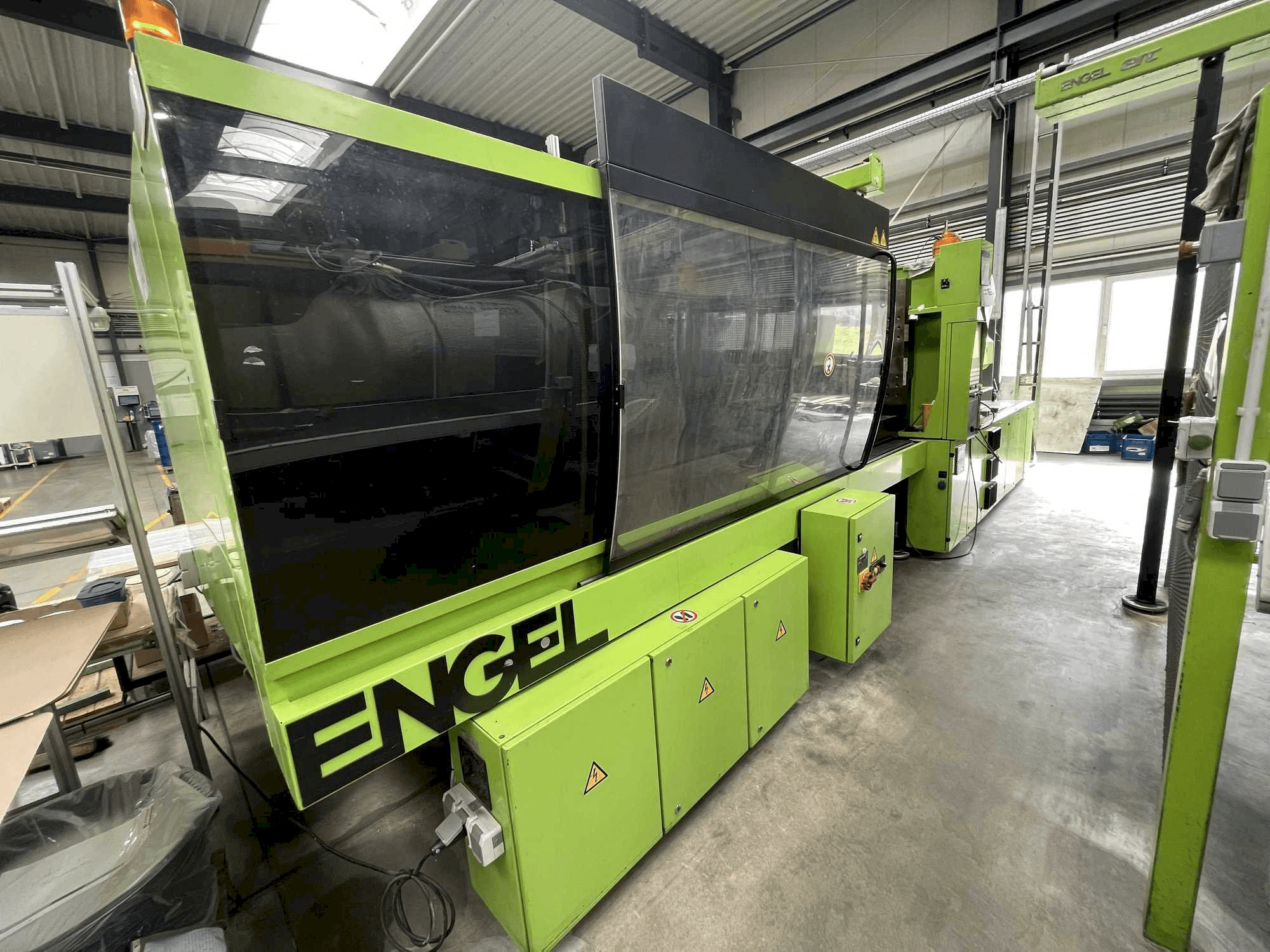 Koneen Engel VIC 2550/400 TECH etunäkymä