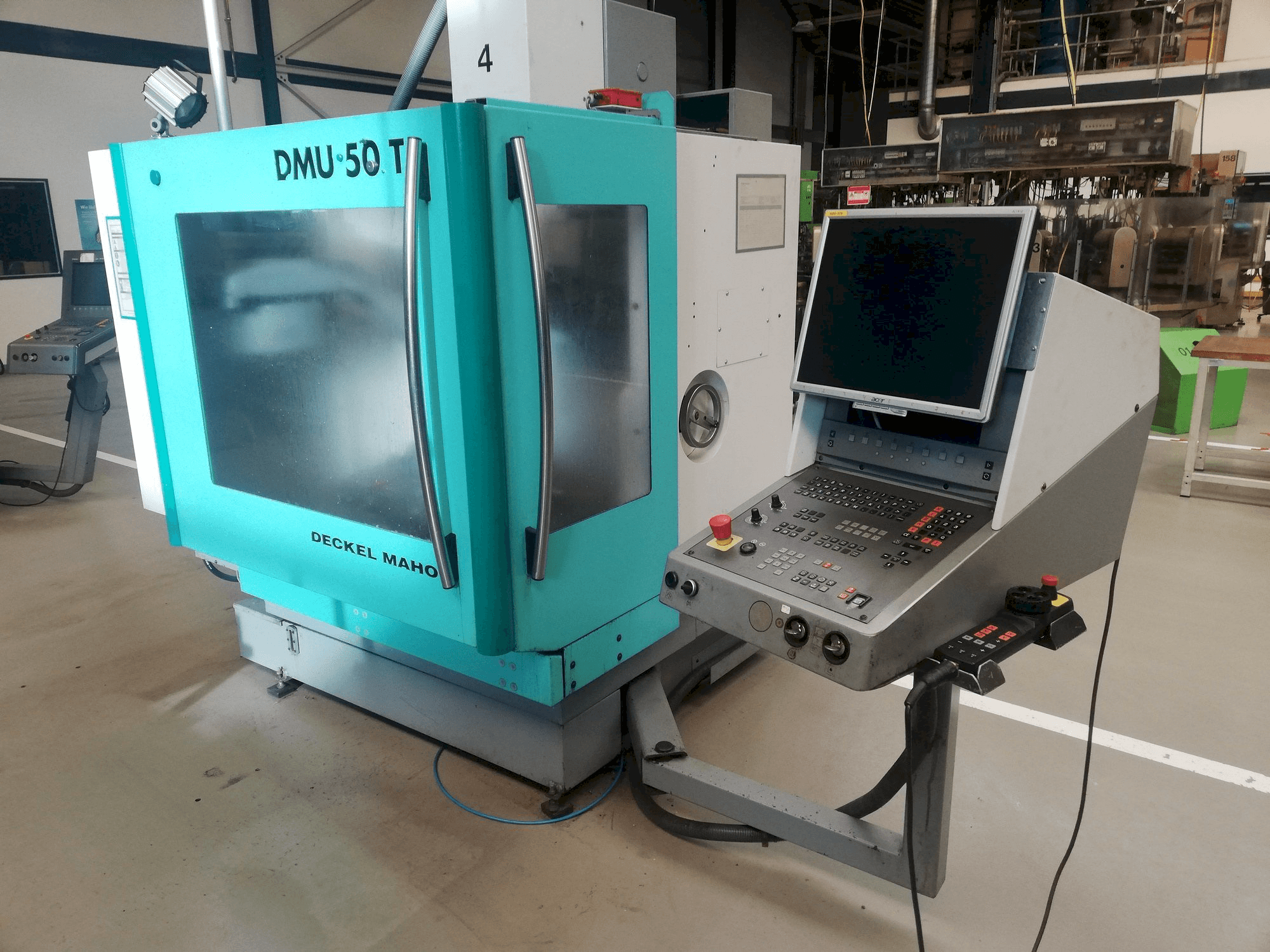 Koneen DECKEL MAHO DMU 50T etunäkymä
