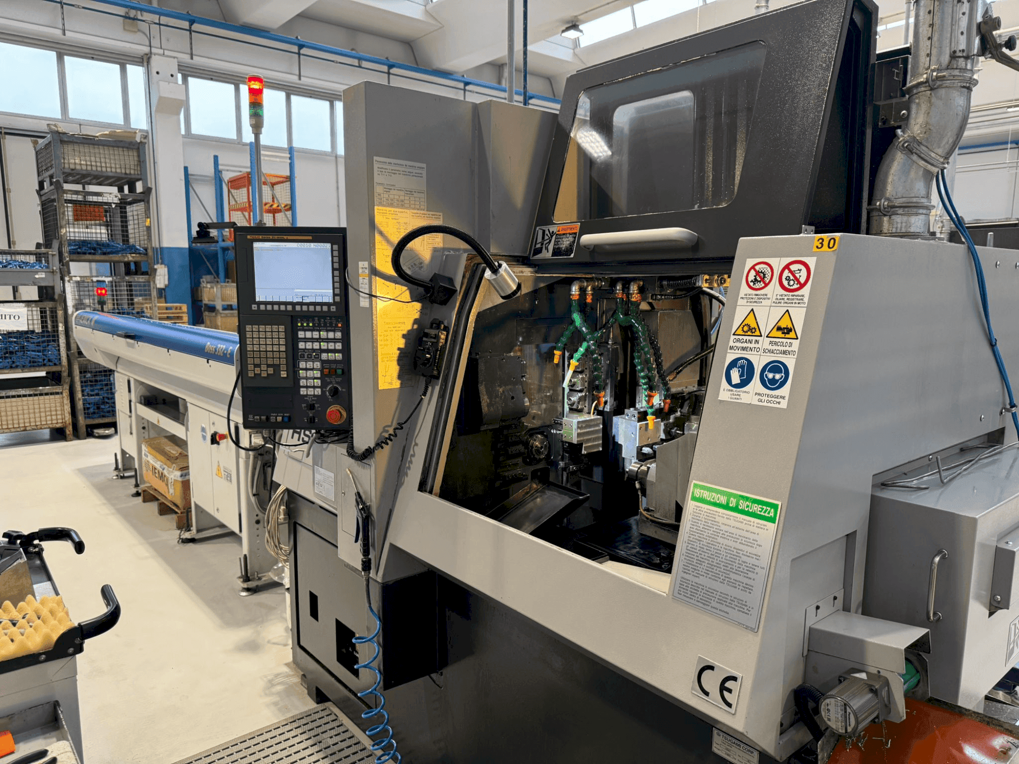 Koneen TSUGAMI HS32 etunäkymä