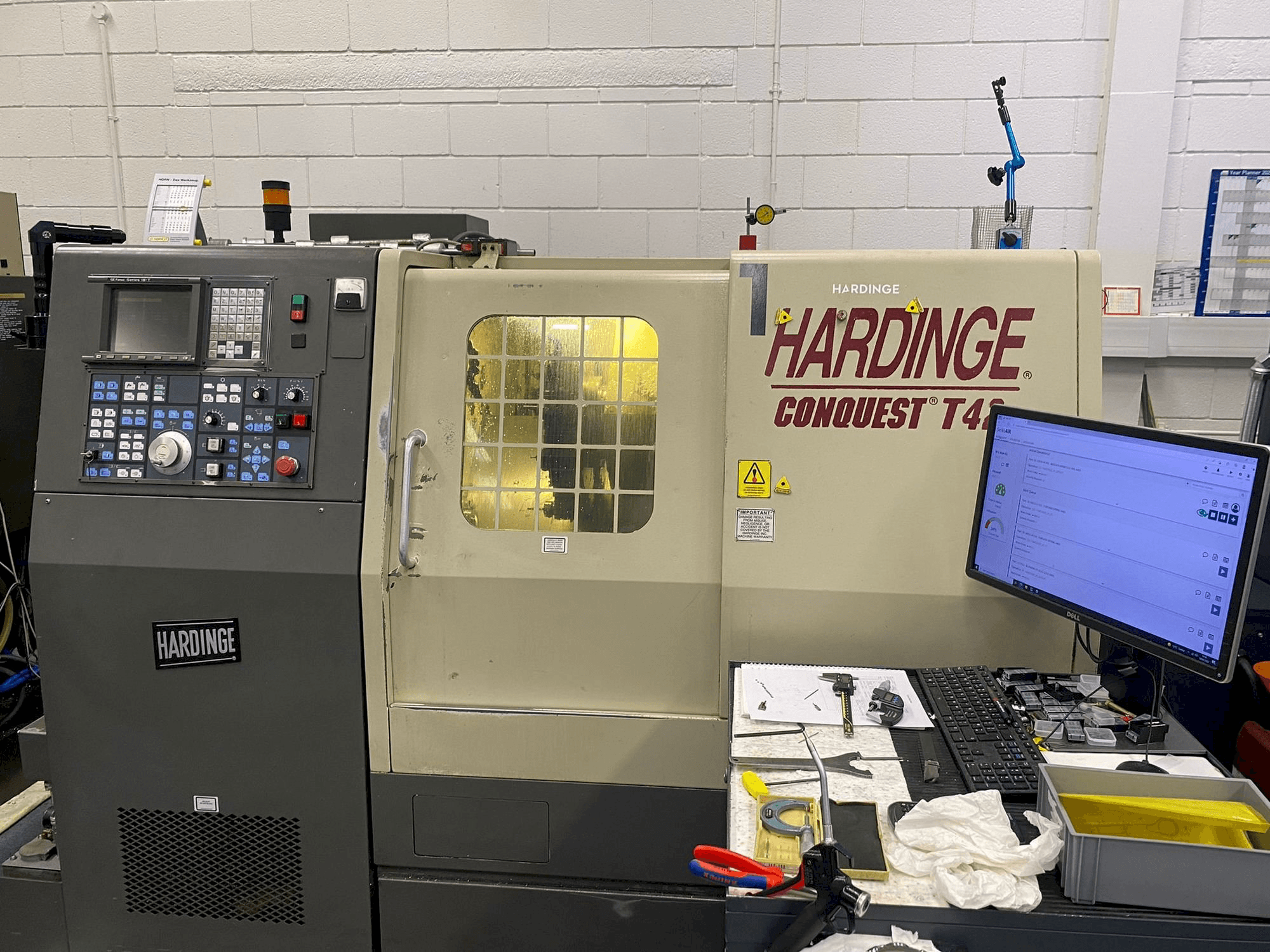 Koneen HARDINGE Conquest T42 etunäkymä