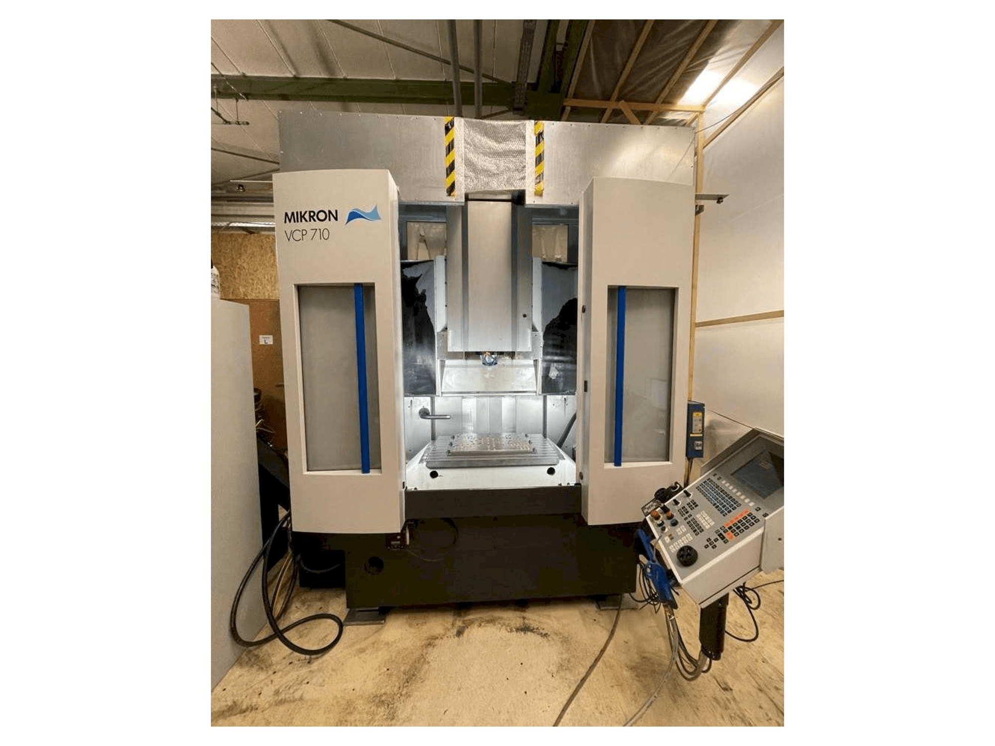 Koneen MIKRON VCP 710 etunäkymä
