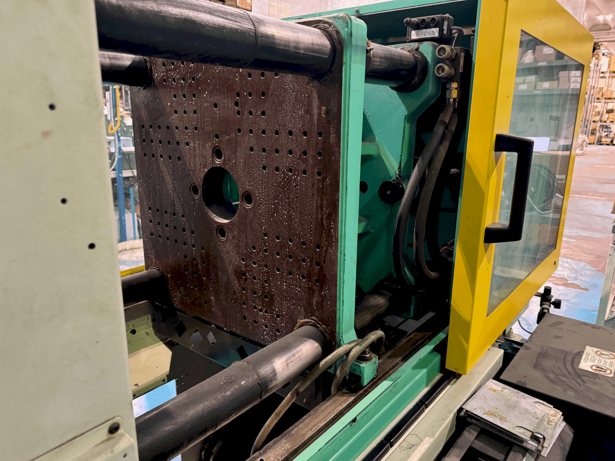 Koneen Arburg ALLROUNDER CENTEX 470 C 1500-800 etunäkymä