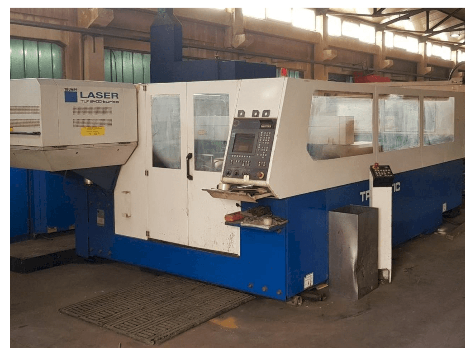 Koneen Trumpf Trumatic L3030 etunäkymä
