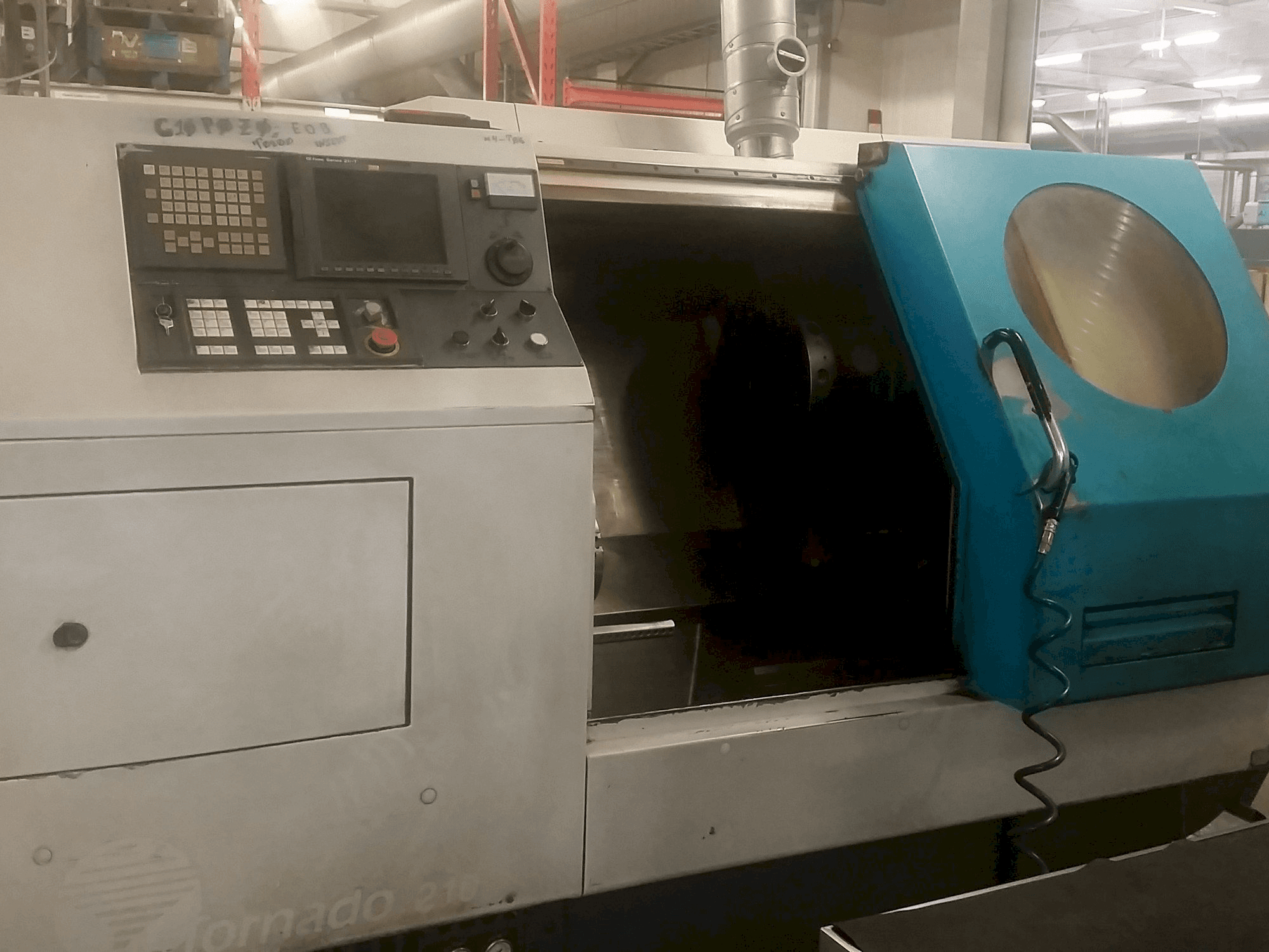 Koneen 600 Lathes Tornado 210 etunäkymä